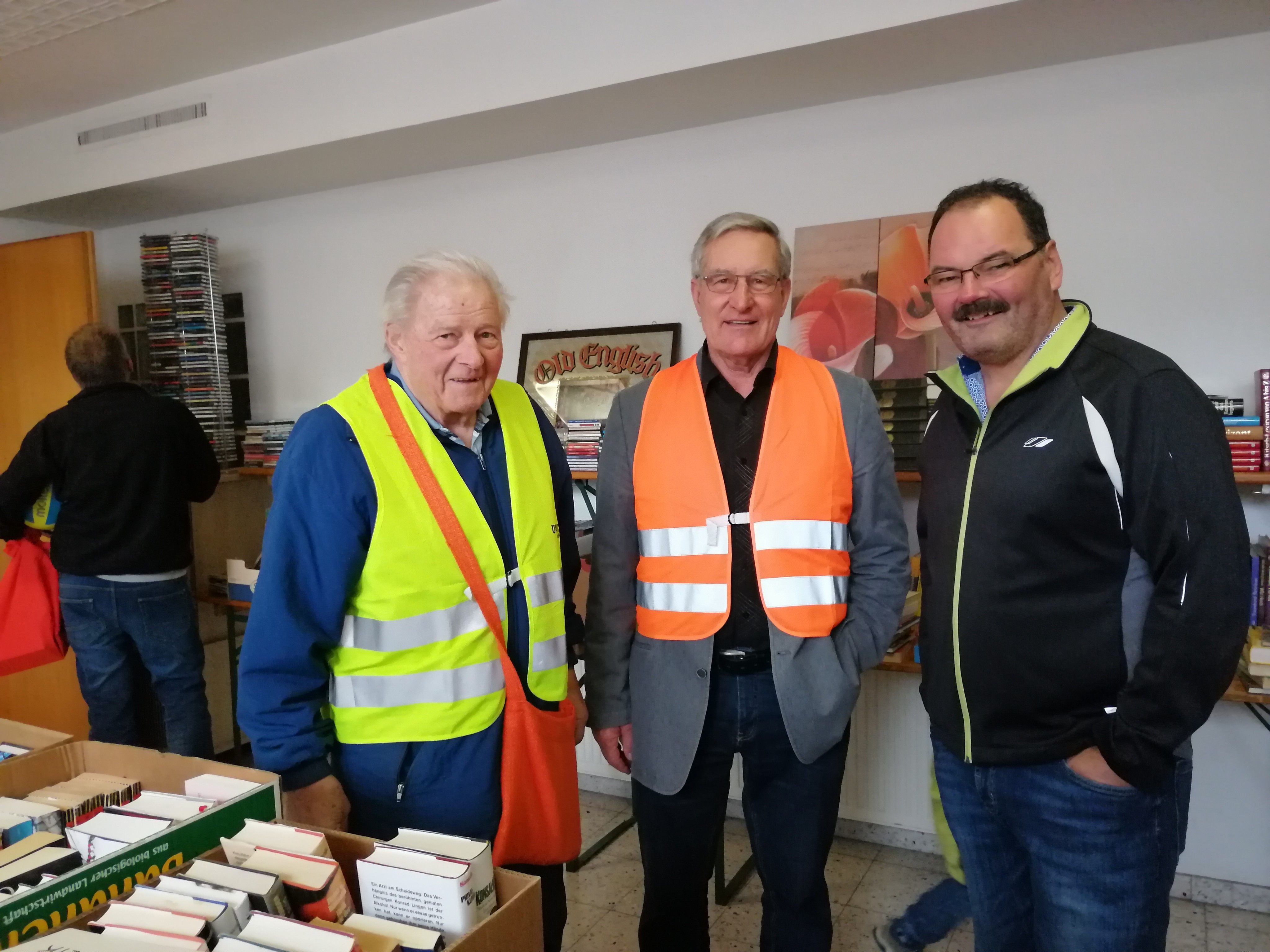 Ortsvorsteher Fredy Himmer beim Tostner Liederhort-Flohmarkt