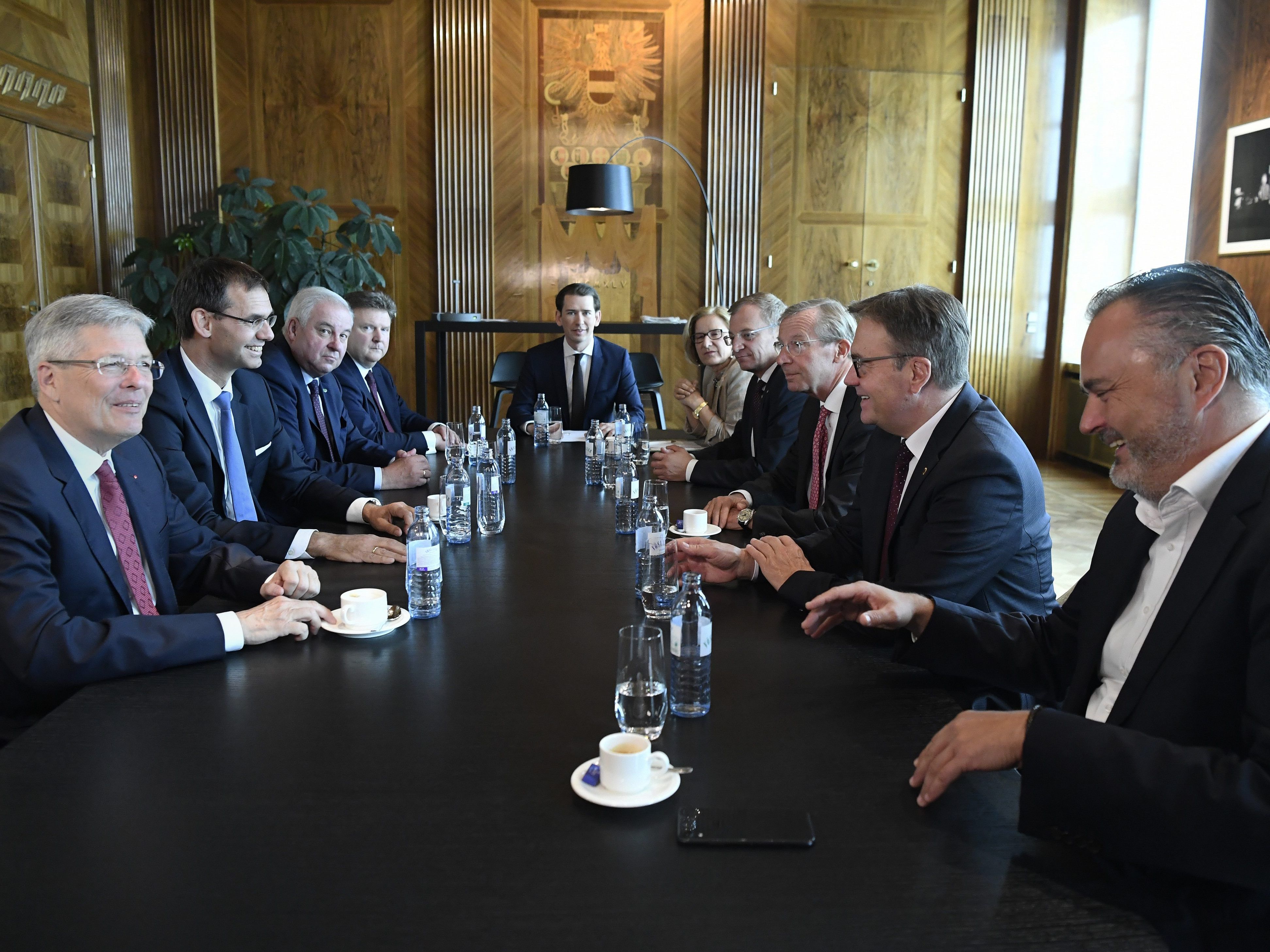 Kurz trifft sich am Freitag mit den Landeshauptleuten. Kurz trifft sich am Freitag mit den Landeshauptleuten.