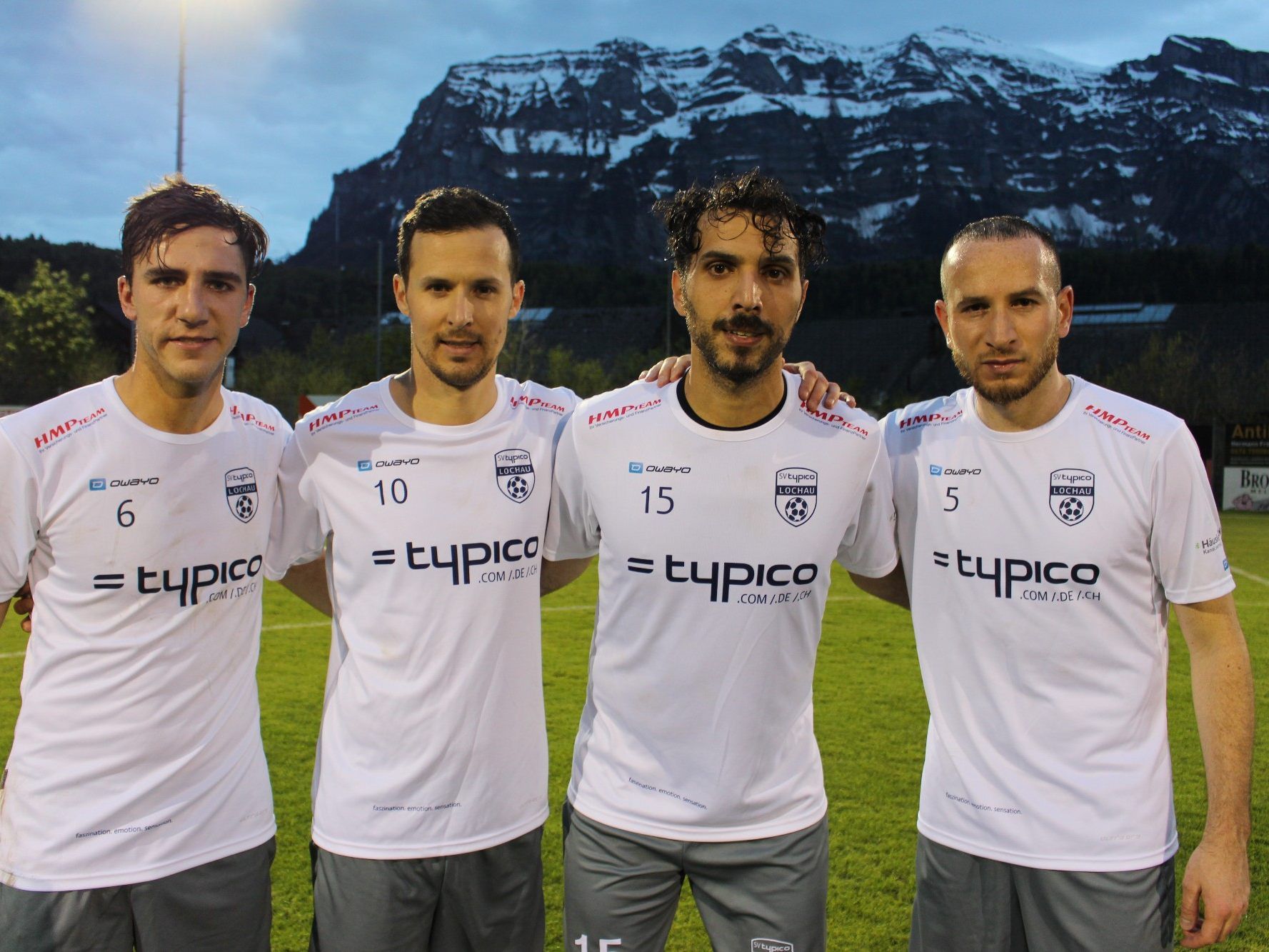 Ein weiterer Punkt beim Auswärtsspiel in Bizau: Julian Reiner und Fabio Fink sowie die beiden Torschützen Murat Coskun und Semih Yasar (2). Ein weiterer Punkt beim Auswärtsspiel in Bizau: Julian Reiner und Fabio Fink sowie die beiden Torschützen Murat Coskun und Semih Yasar (2).