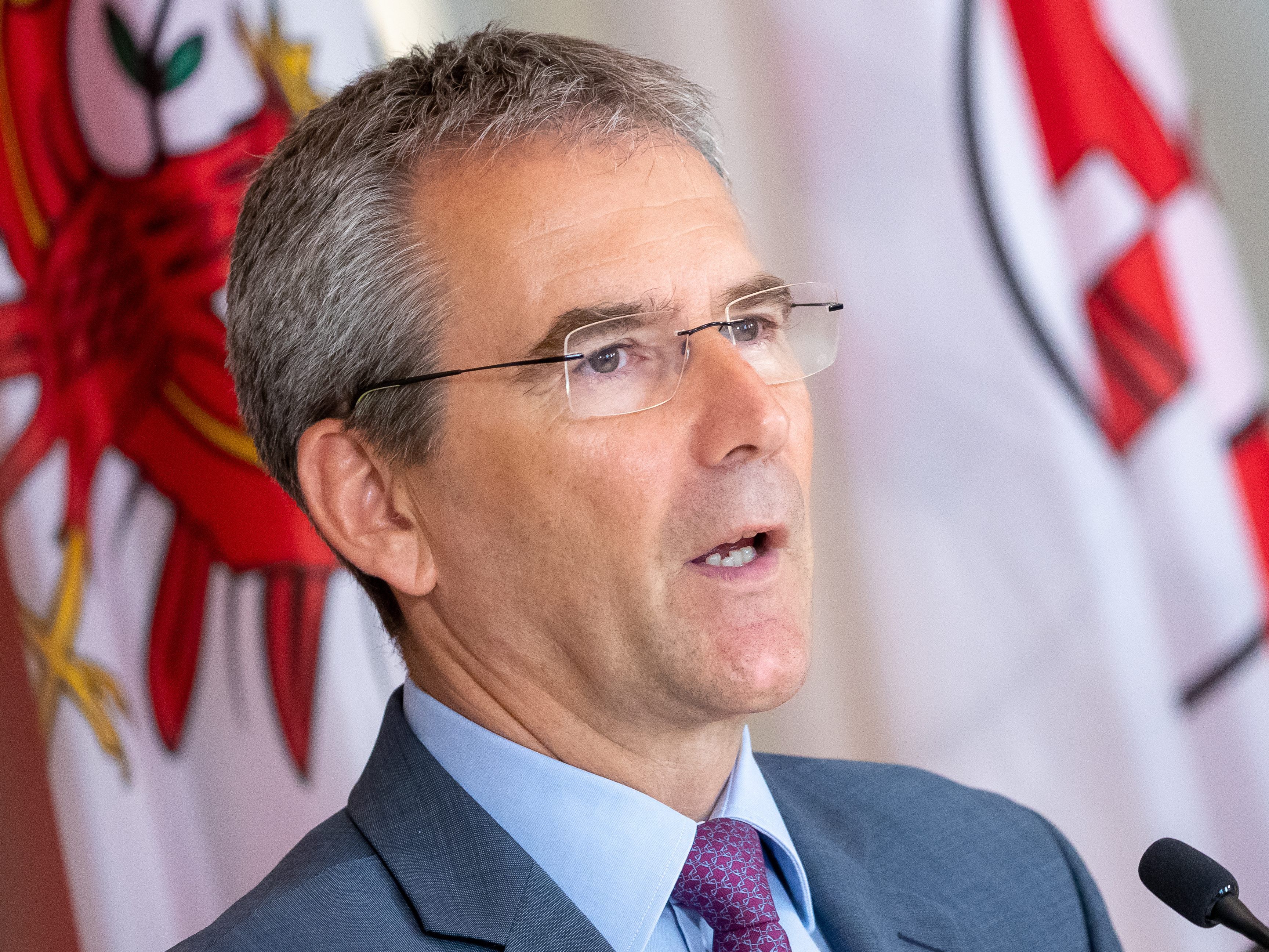Eigentlich wollte Hartwig Löger Pilot werden, nun wird er eben Bundeskanzler. Eigentlich wollte Hartwig Löger Pilot werden, nun wird er eben Bundeskanzler.