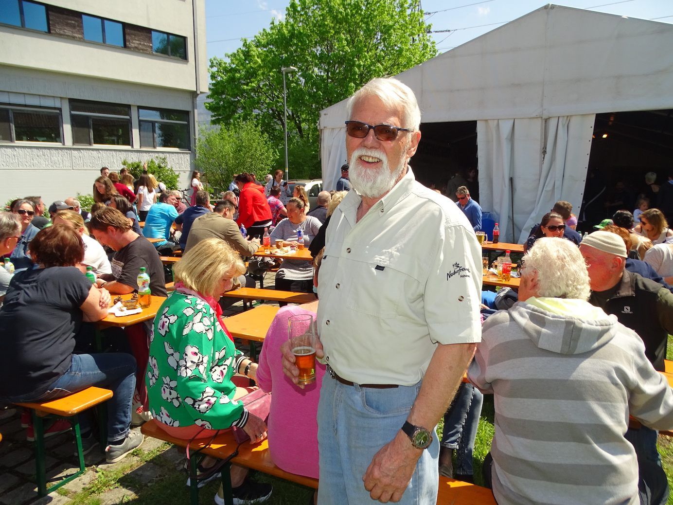 Obmann Bernd Wehinger freute sich über den guten Besuch beim Maibaumfest.