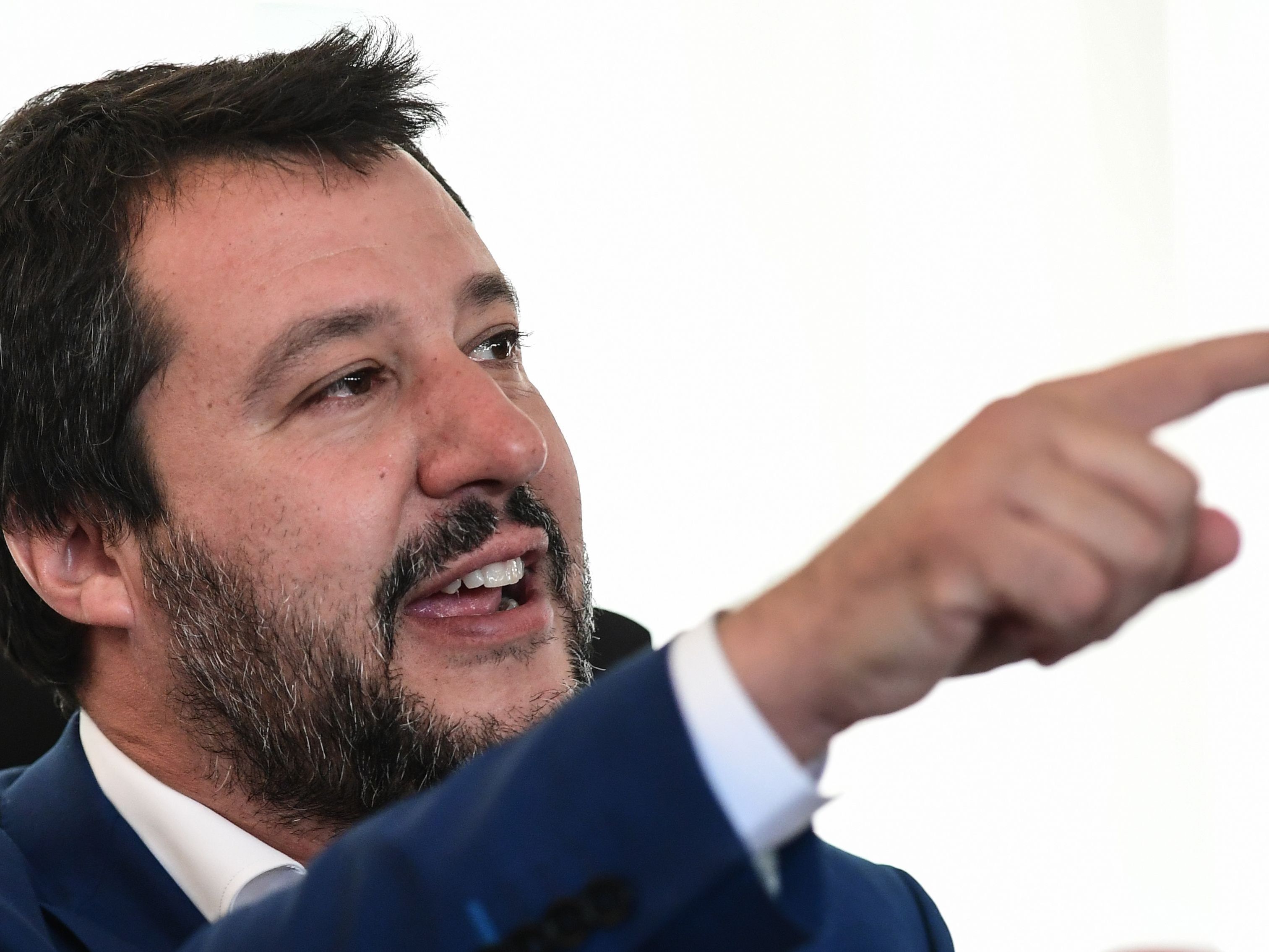 Matteo Salvini lässt die Spitzenkandidaten der rechtspopulistischen Parteien in Mailand zusammenkommen. Matteo Salvini lässt die Spitzenkandidaten der rechtspopulistischen Parteien in Mailand zusammenkommen.