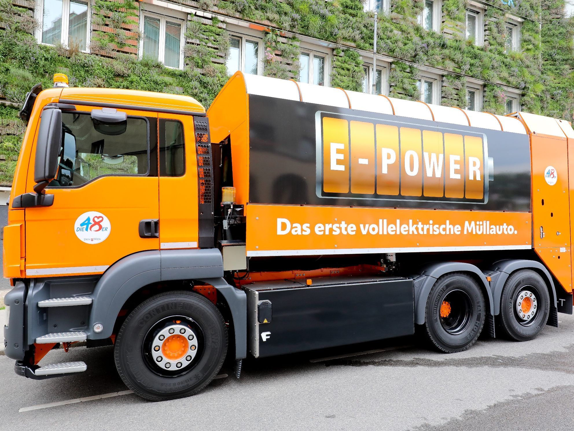 Ab Mittwoch ist die erste elektrisch angetriebe Müllabfuhr in Wien unterwegs.