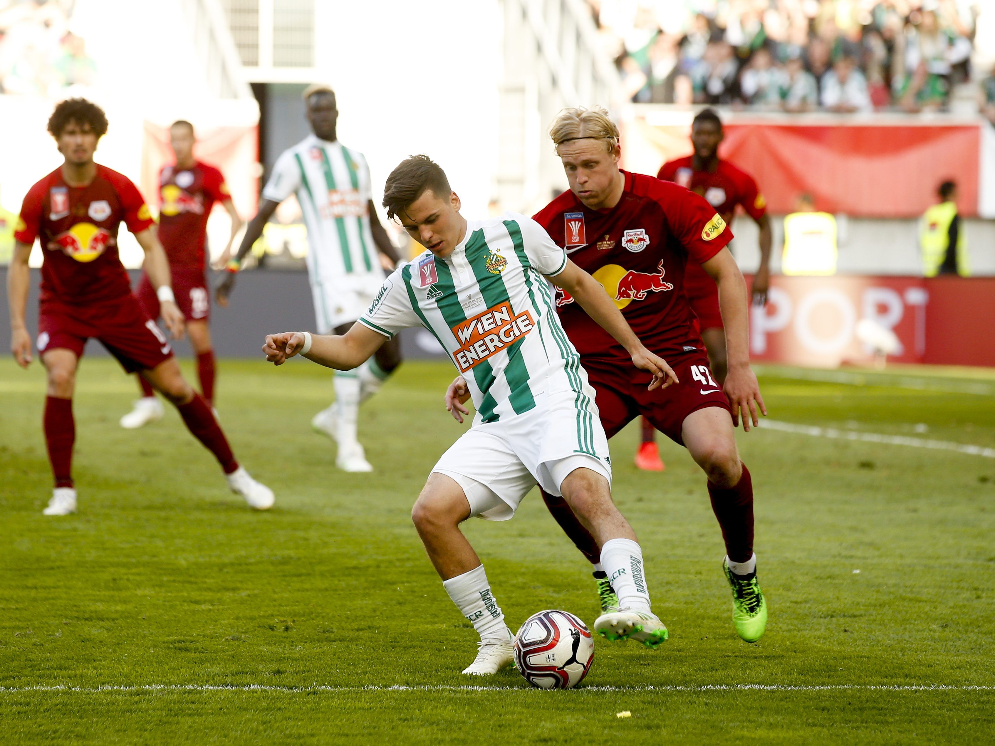 Red Bull Salzburg konnte mit 2:0 gegen Rapid Wien gewinnen. Red Bull Salzburg konnte mit 2:0 gegen Rapid Wien gewinnen.
