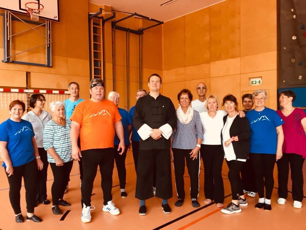 Die Bludenzer Naturfreunde beim TAI CHI-Einführungskurs Die Bludenzer Naturfreunde beim TAI CHI-Einführungskurs
