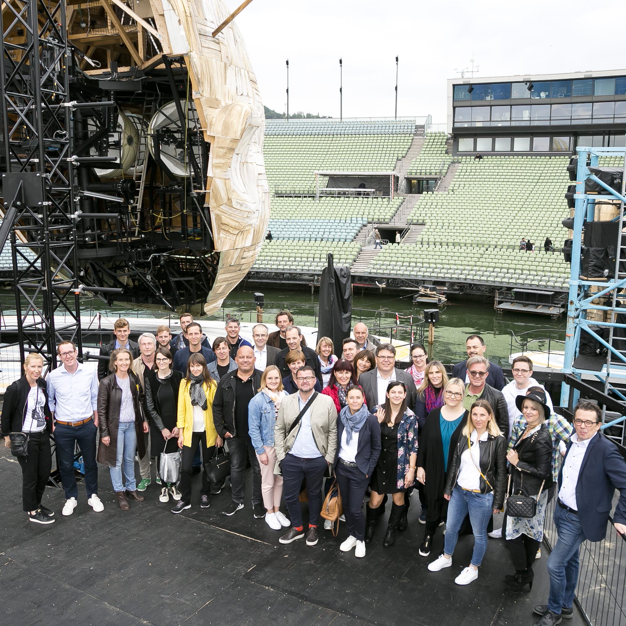 Seebühne bot mit dem neuen Bühnenbild der Oper Rigoletto den perfekten Rahmen.