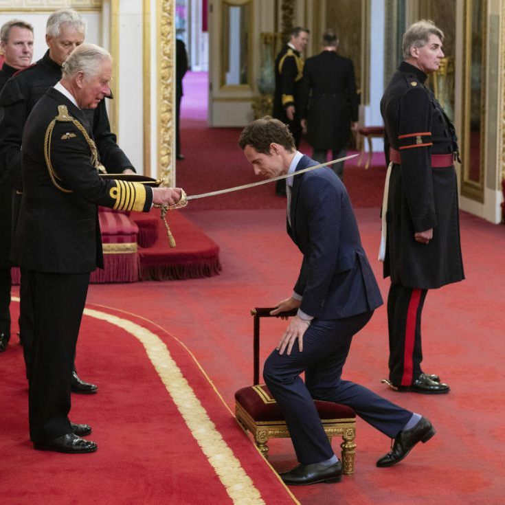 Prinz Charles schlug den Tennisstar zum Ritter.