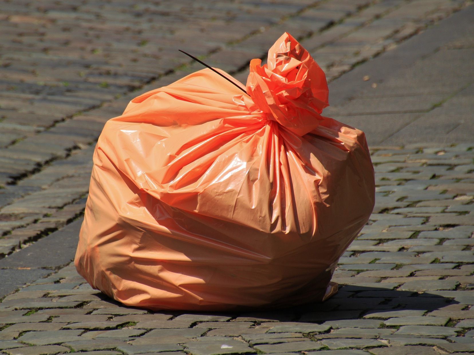 Der Gestank des Müllsacks störte den 36-Jährigen. Der Gestank des Müllsacks störte den 36-Jährigen.