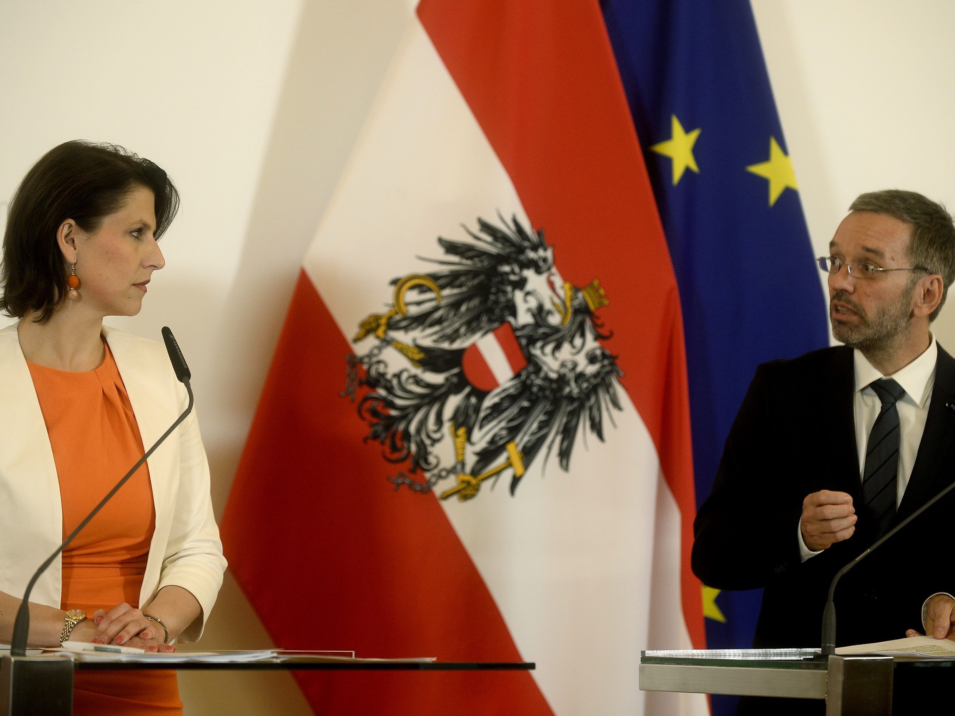 Das Innenministerium präsentierte heute ein Maßnahmenpaket zum Gewaltschutz. Das Innenministerium präsentierte heute ein Maßnahmenpaket zum Gewaltschutz.