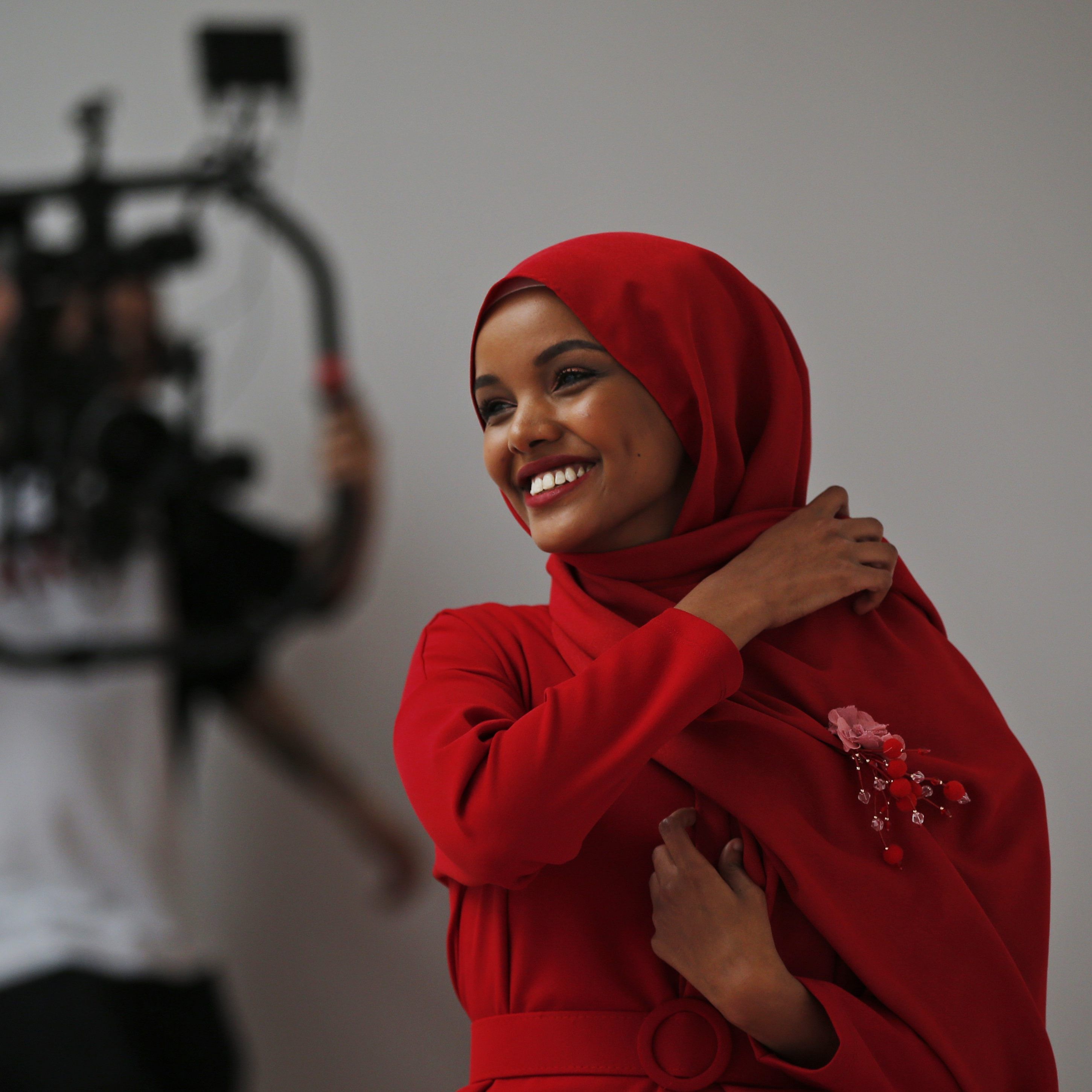 Halima Aden ziert das "SI"-Cover.