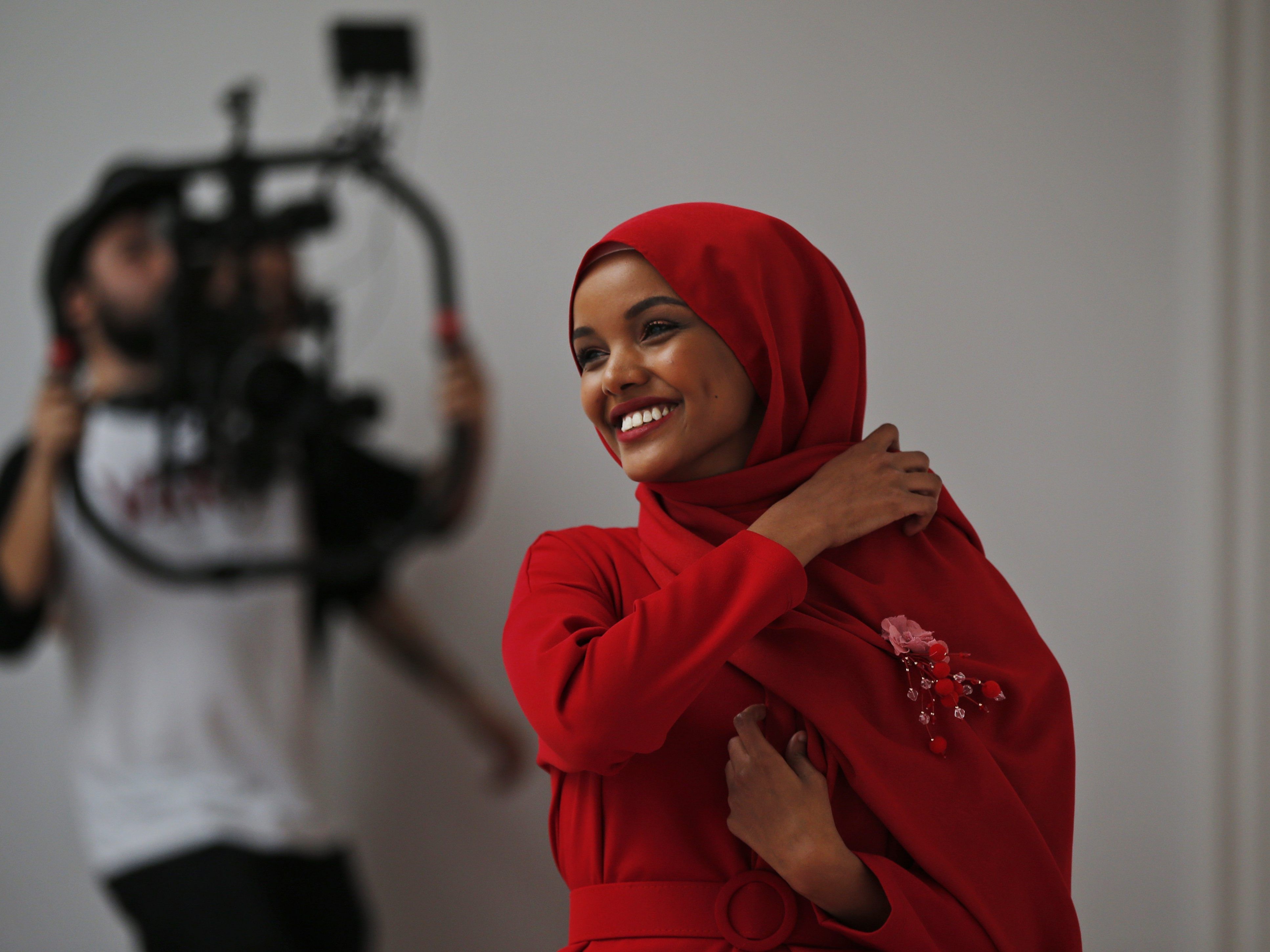 Halima Aden ziert das "SI"-Cover.