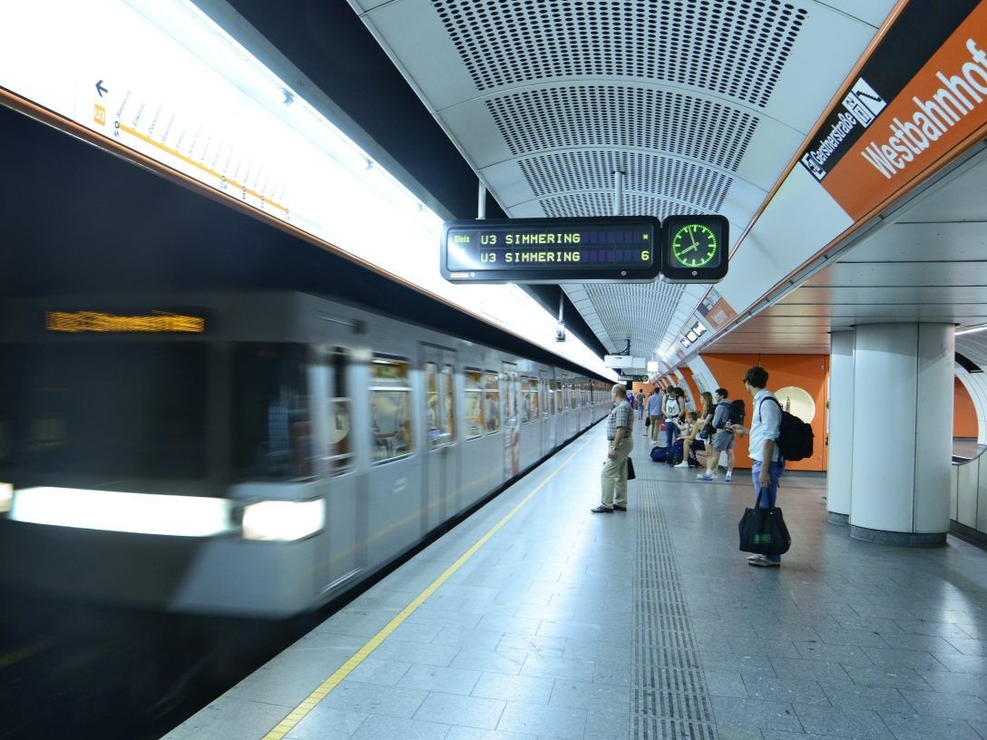 Der 20-Jährige gestand den 35-Jährigen in der Station Westbahnhof auf die Gleise gestoßen zu haben. Der 20-Jährige gestand den 35-Jährigen in der Station Westbahnhof auf die Gleise gestoßen zu haben.