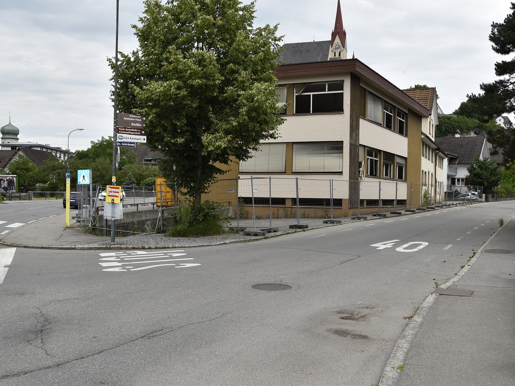 Aufgrund von Bauarbeiten kommt es in der Dr.-Griß-Straße in den nächsten Monaten immer wieder zu halb- oder ganzseitigen Straßensperren Aufgrund von Bauarbeiten kommt es in der Dr.-Griß-Straße in den nächsten Monaten immer wieder zu halb- oder ganzseitigen Straßensperren