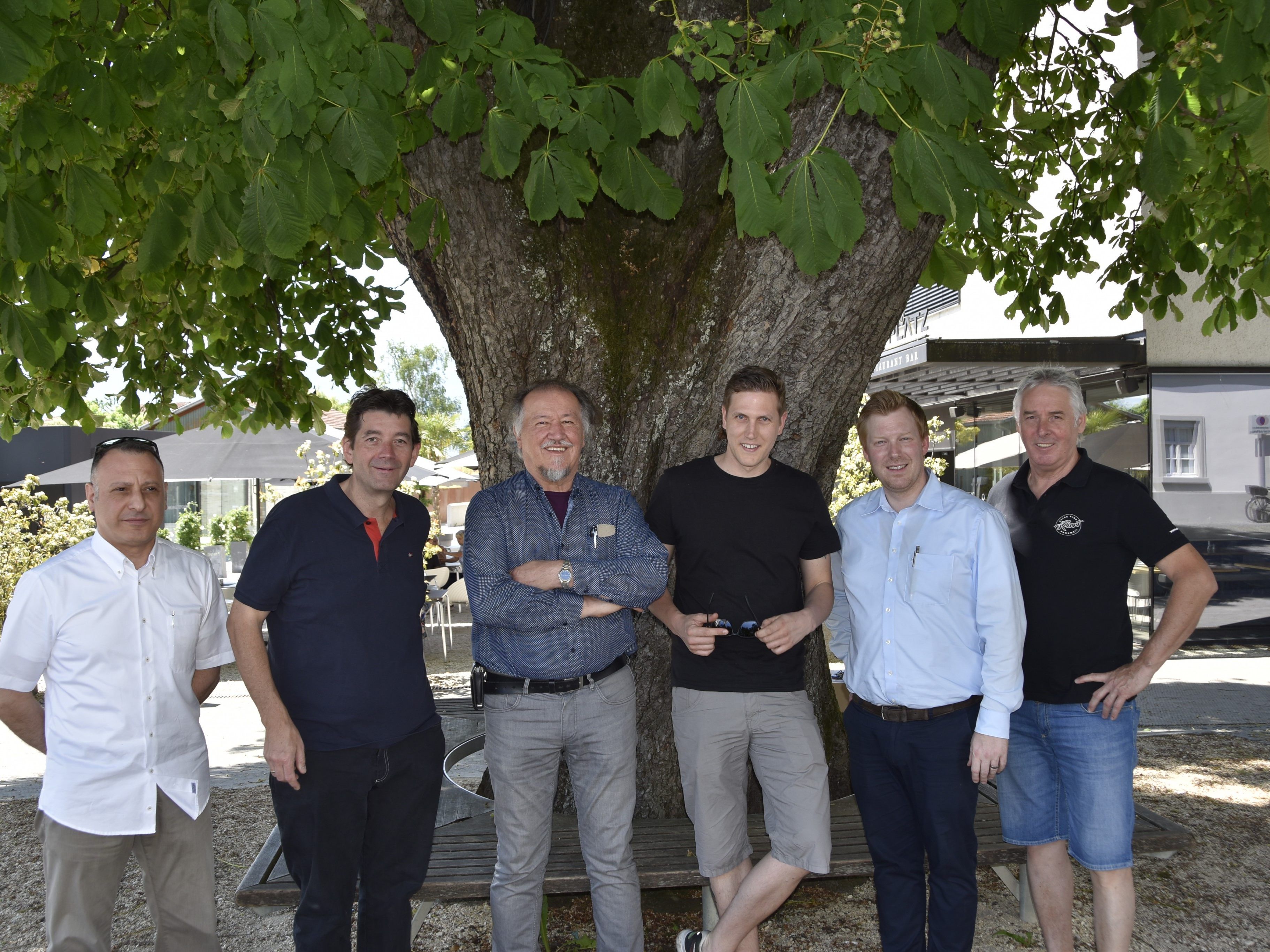 V.l.n.r.: Michele Aversa (Ristorante Pizzeria Michele), Roland Vith (Gasthof Rankweiler Hof), Helmut Biedermann (Restaurant Schwarzer Adler), Dominic Mayer (Wirtshaus Hörnlingen), Marcel Herburger (Gasthof Mohren) mit Armin Wille (OK-Team Gymnaestrada Rankweil, Altes Kino Rankweil)