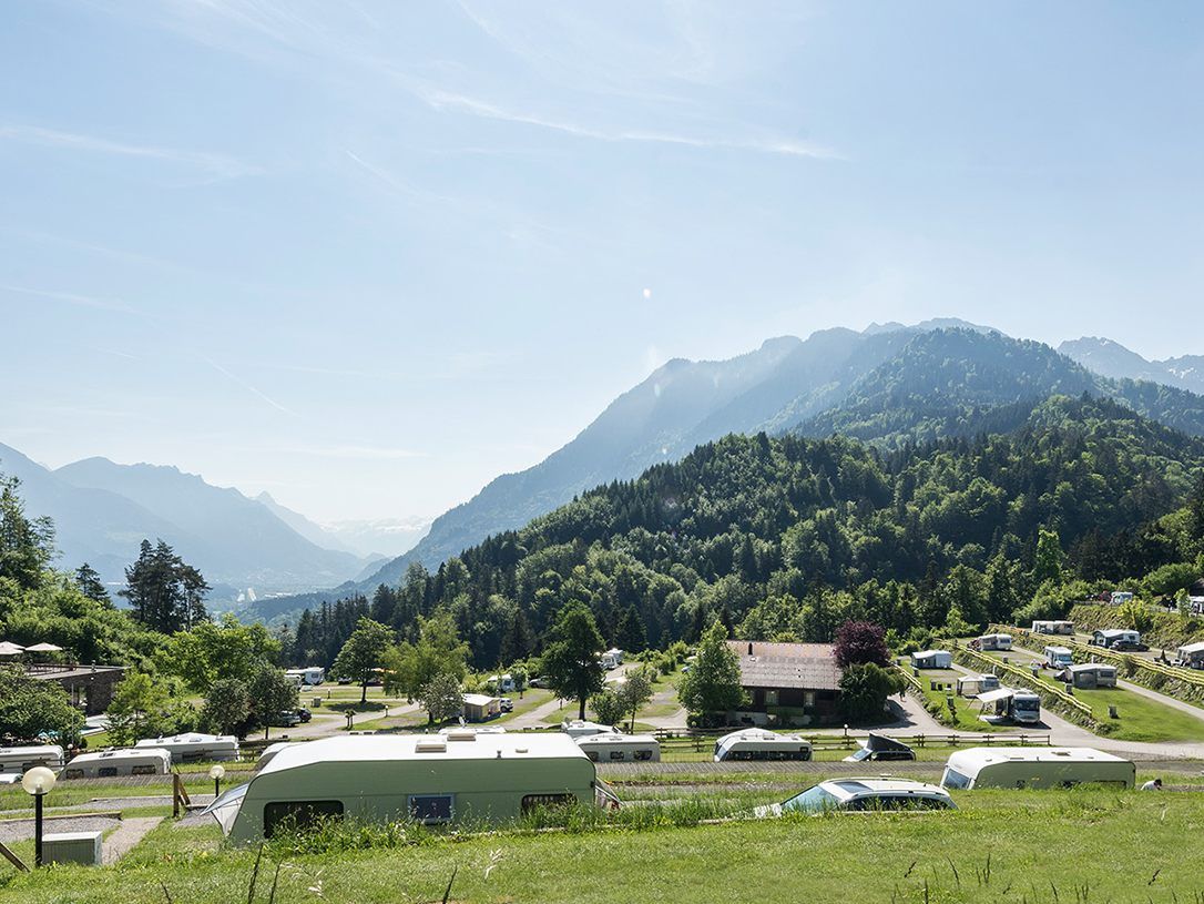 Am Fuße der Himmelchalets erklingen am Donnerstag zarte Töne in die Nacht.