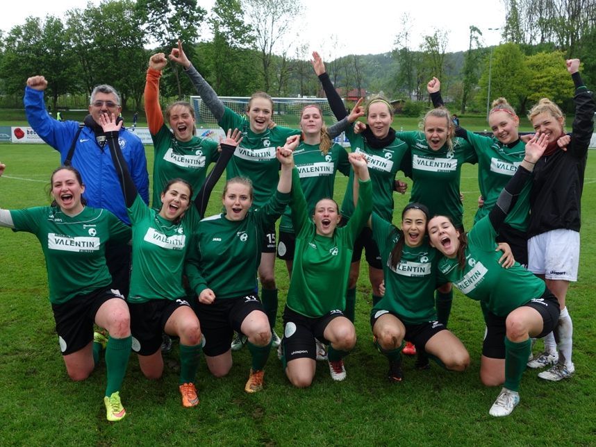 Die Damen des FC Alberschwende hatten allen Grund zum Feiern. Die Damen des FC Alberschwende hatten allen Grund zum Feiern.