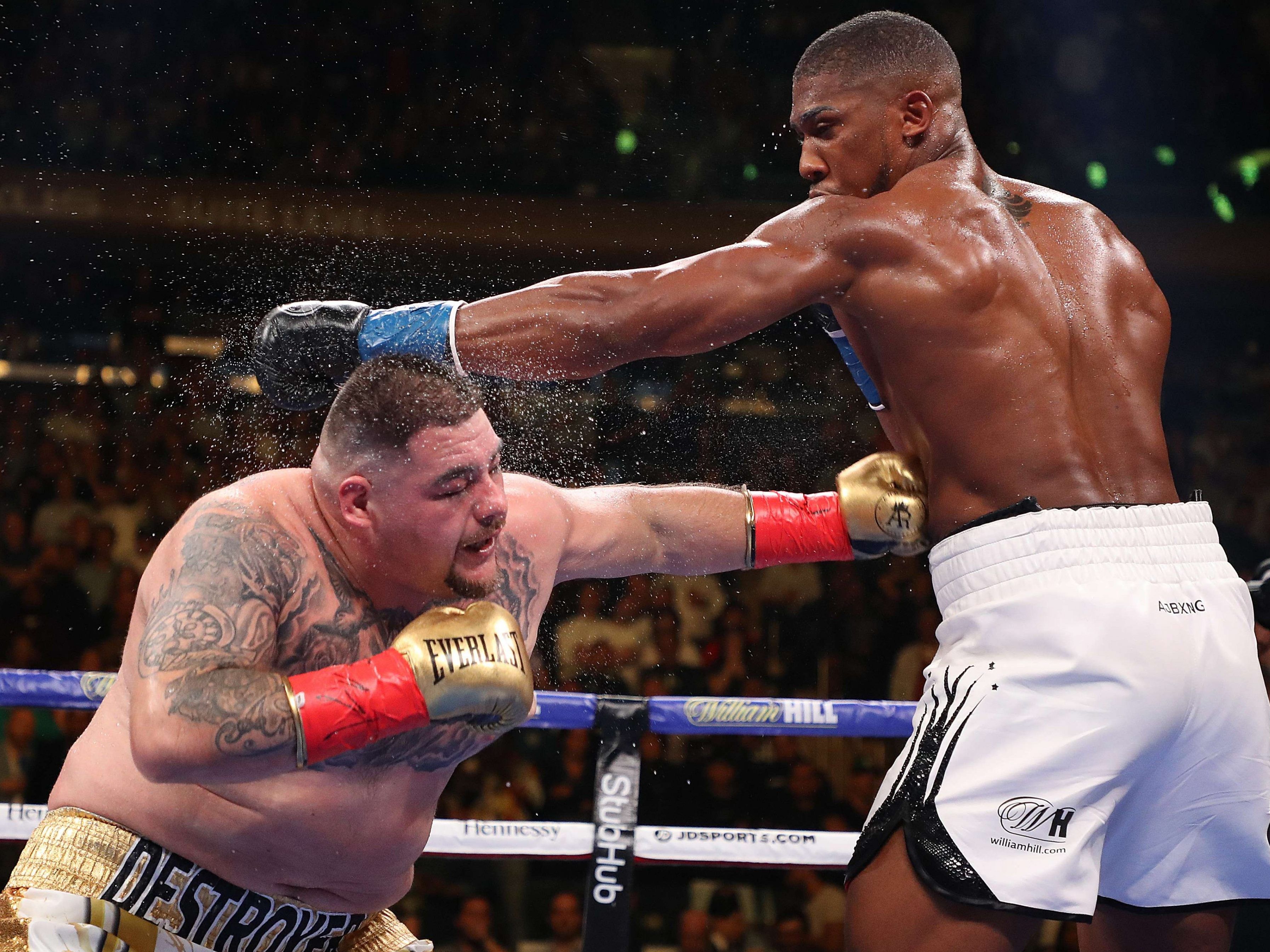 Ersatz-Gegner haut König Joshua vom Titel-Thron Ersatz-Gegner haut König Joshua vom Titel-Thron