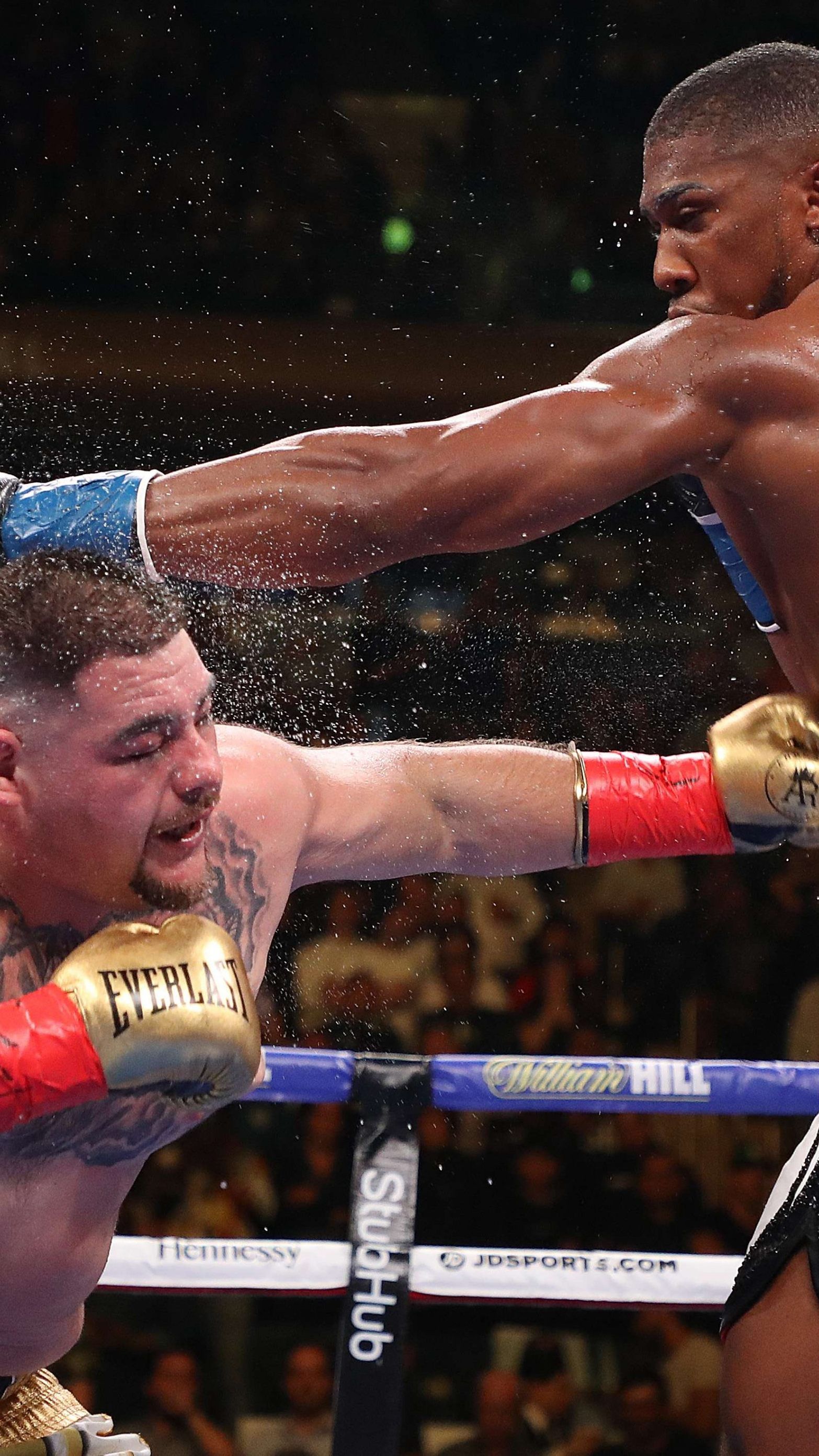 Ersatz-Gegner haut König Joshua vom Titel-Thron