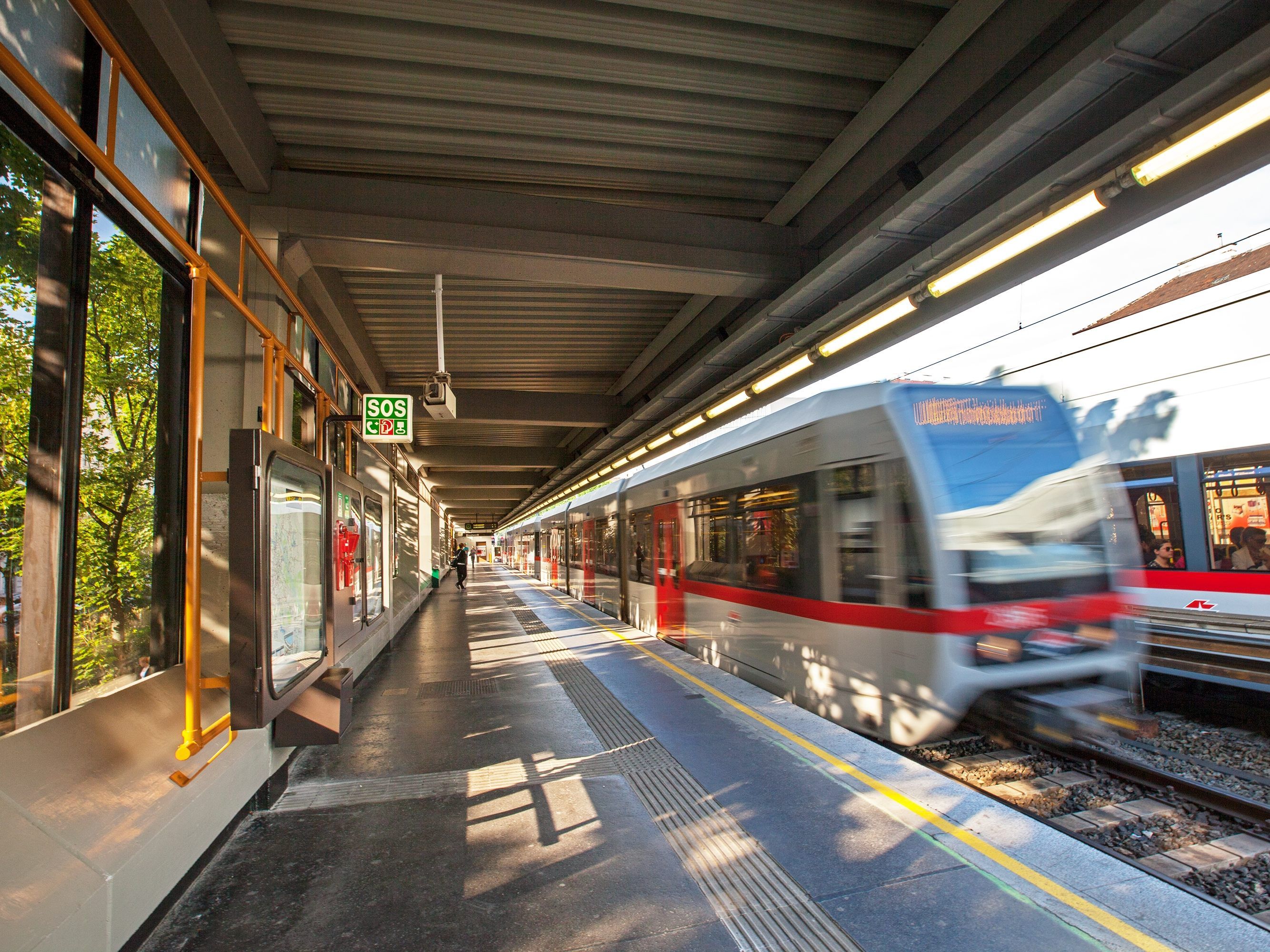 In der U6-Station Thaliastraße landete ein Mann nach einer Prügelei auf dem Gleistrog In der U6-Station Thaliastraße landete ein Mann nach einer Prügelei auf dem Gleistrog