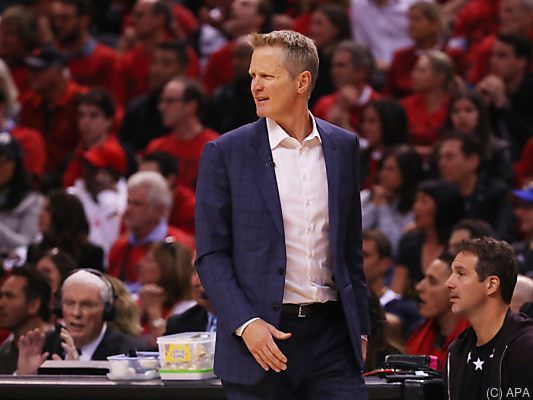 Kerr meldet sich auch in Sachen Politik zu Wort