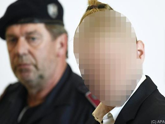 Angeklagter ist laut Staatsanwältin "massiv einschlägig vorbelastet"