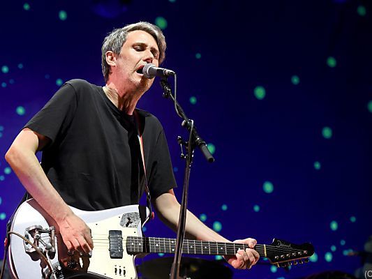 Dirk von Lowtzow zeigte sich von einer sanfteren Seite als Yung Hurn Dirk von Lowtzow zeigte sich von einer sanfteren Seite als Yung Hurn