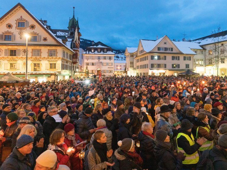 Die Sonntagsdemonstrationen in Vorarlberg begannen nach einem Abschiebeversuch in Sulzberg und einer Abschiebung in Lustenau.