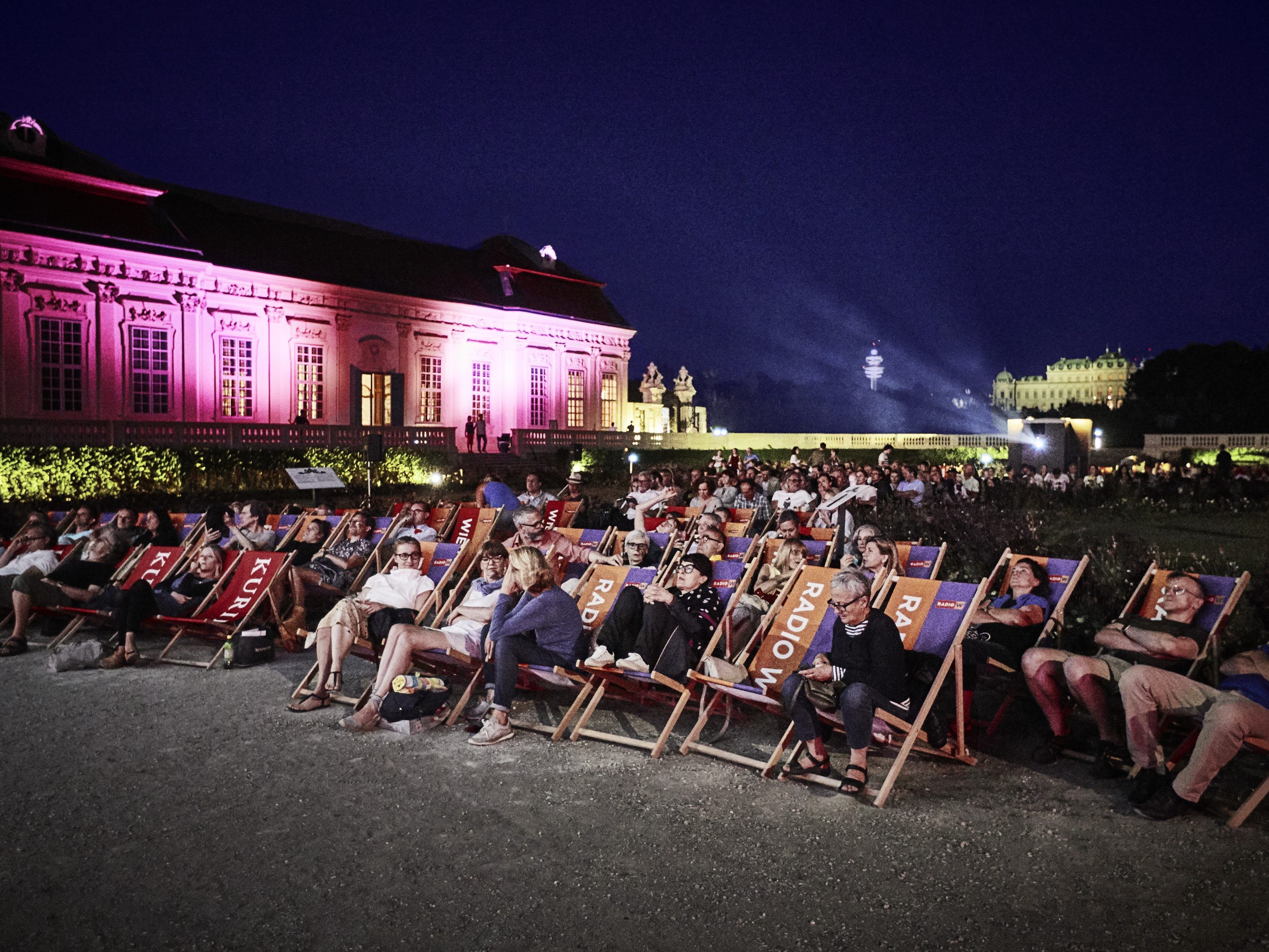 Das Kino im Kammergarten bietet ein besonders stimmungsvolles Ambiente Das Kino im Kammergarten bietet ein besonders stimmungsvolles Ambiente