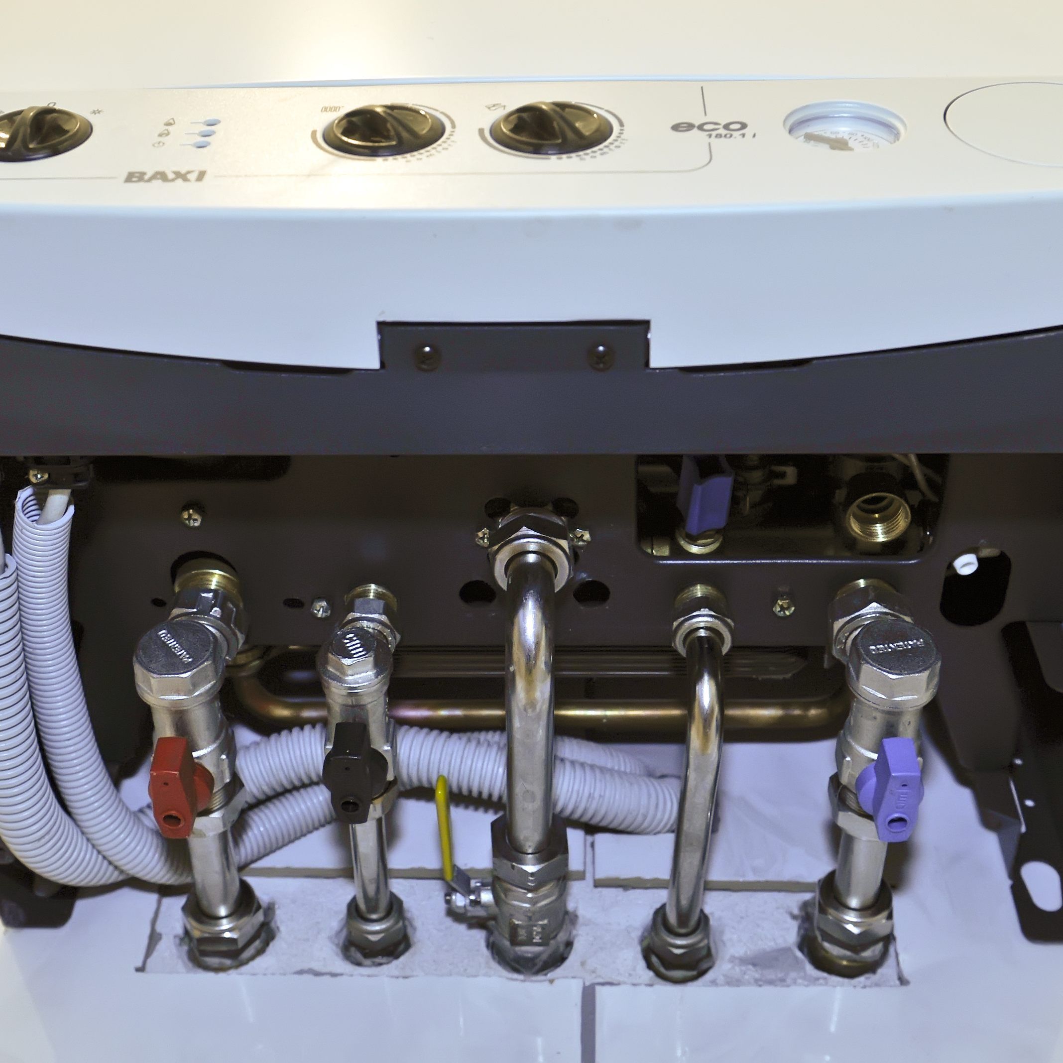 Wer eine Gastherme zuhause hat, sollte diese regelmäßig warten lassen