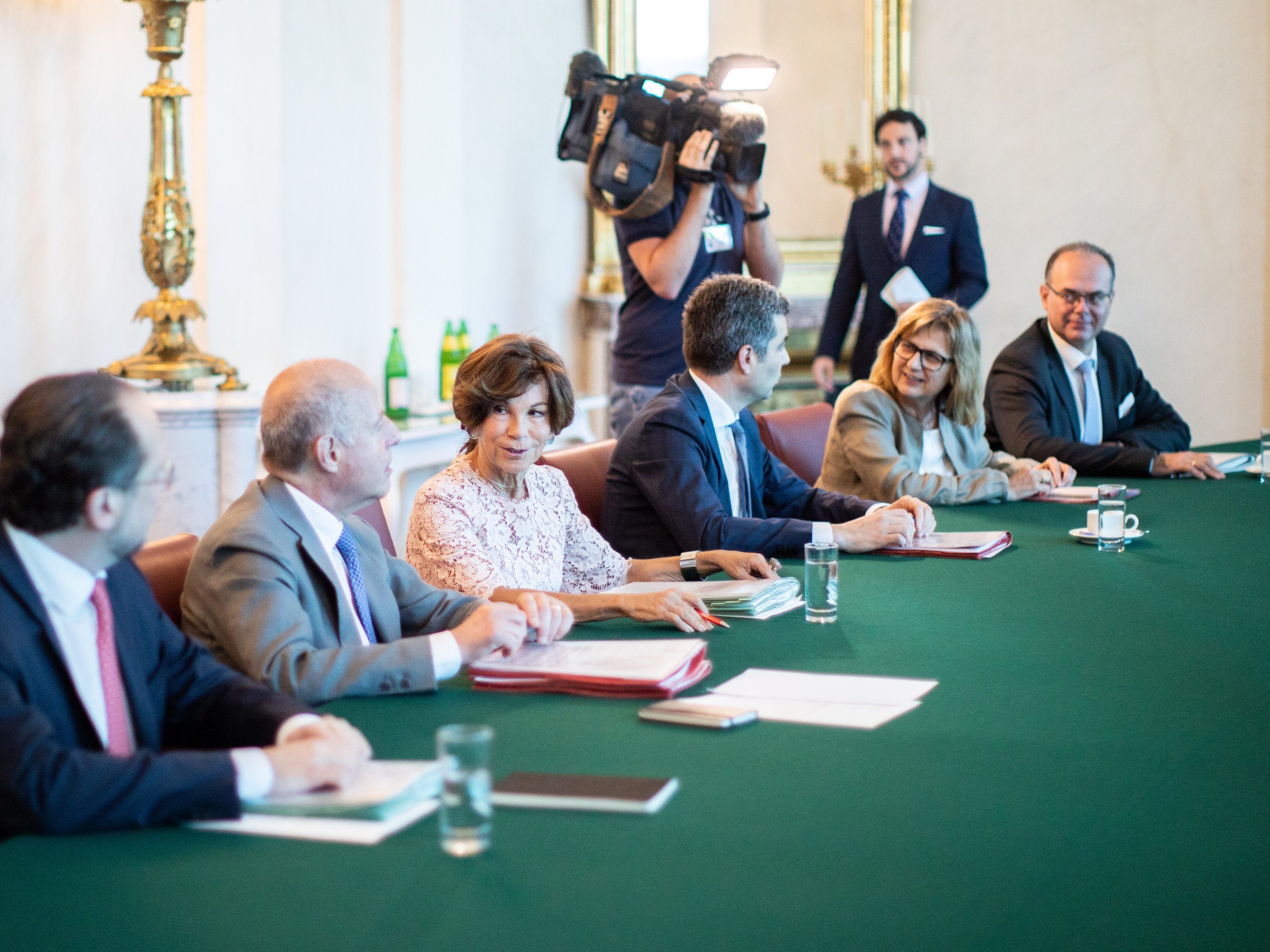Der erste Ministerrat der neuen Regierung.