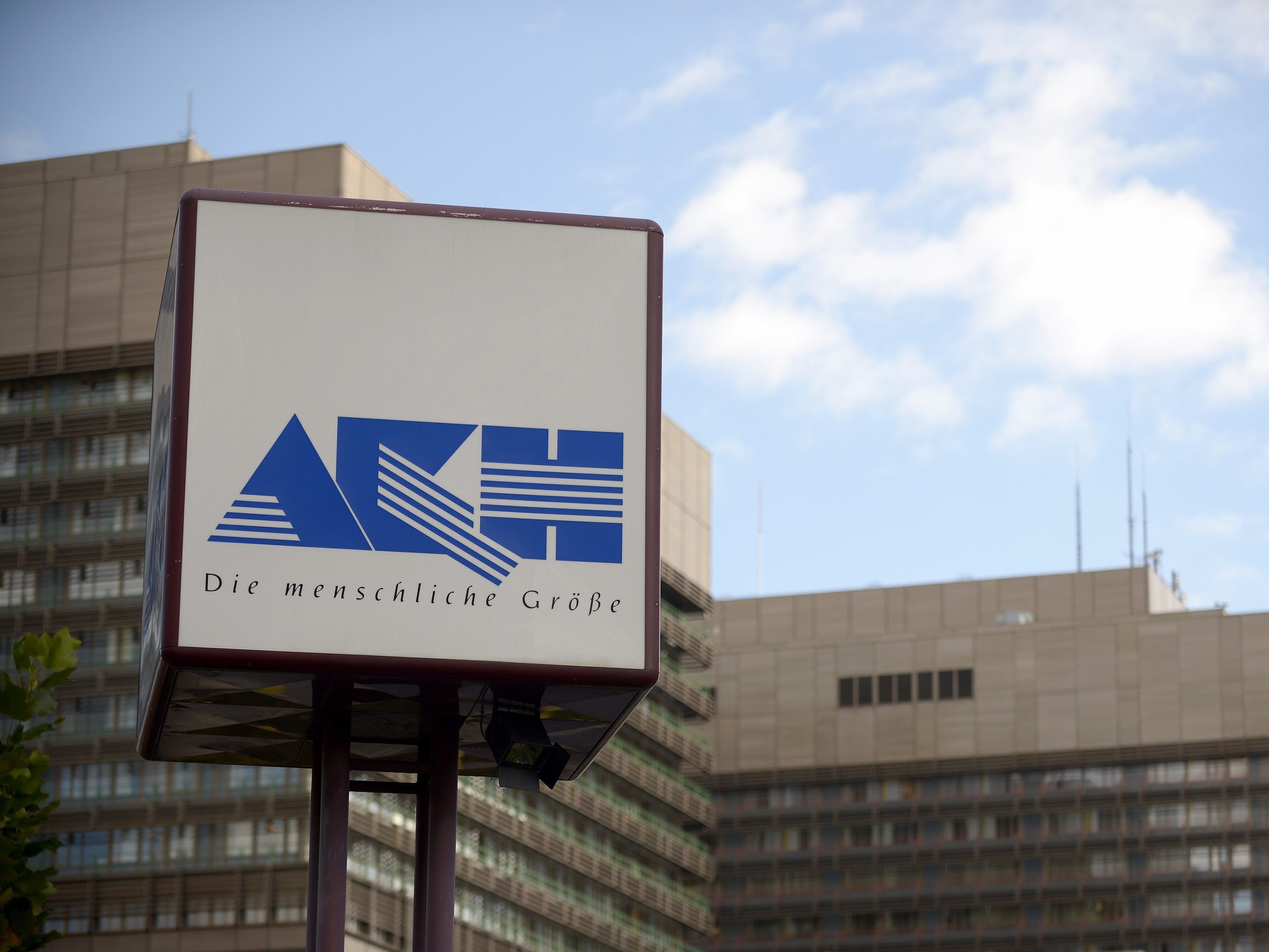 Raucher müssen künftig auf die umliegenden Straßen ausweichen. Raucher müssen künftig auf die umliegenden Straßen ausweichen.