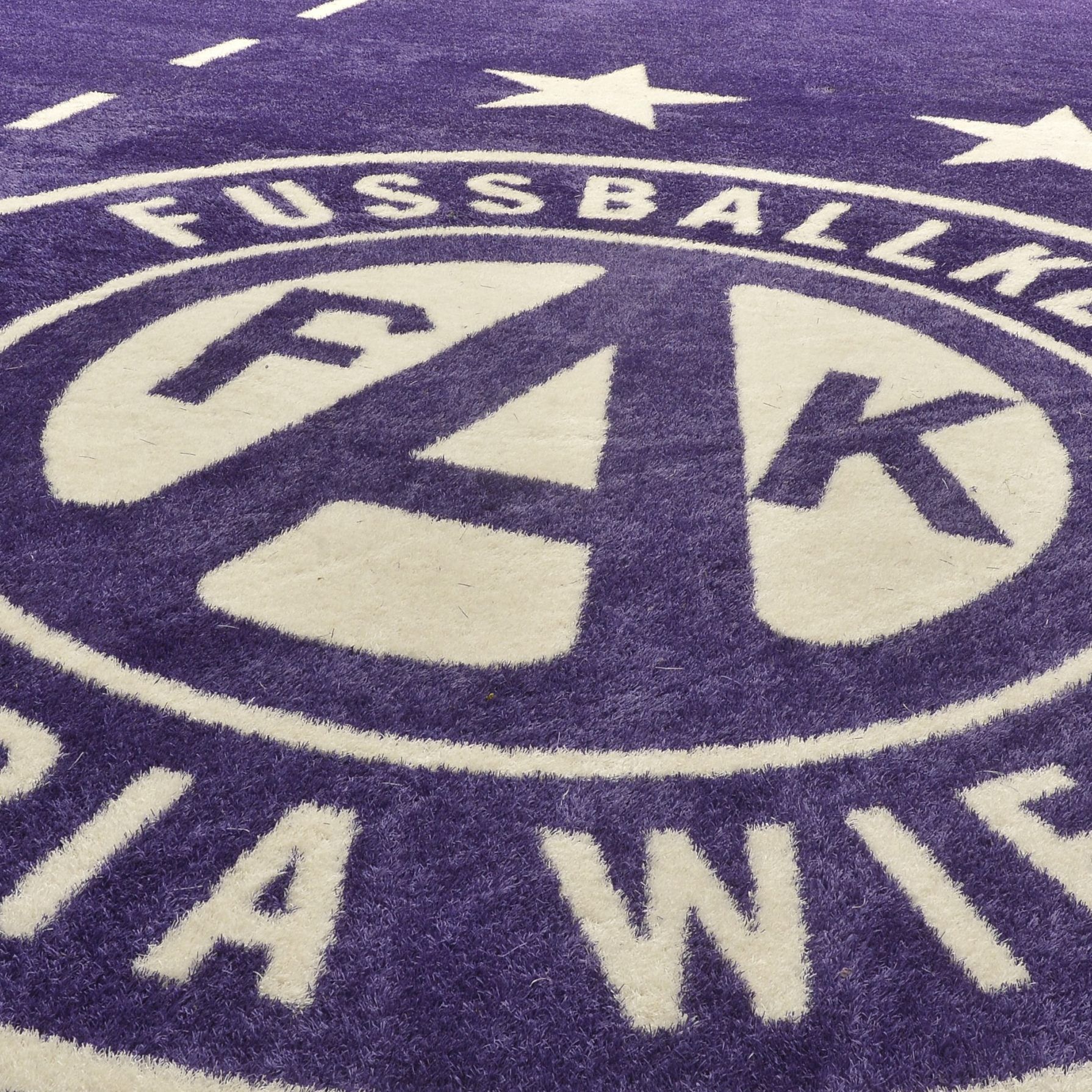 Der 21-Jährige wurde für vier Jahre verpflichtet.