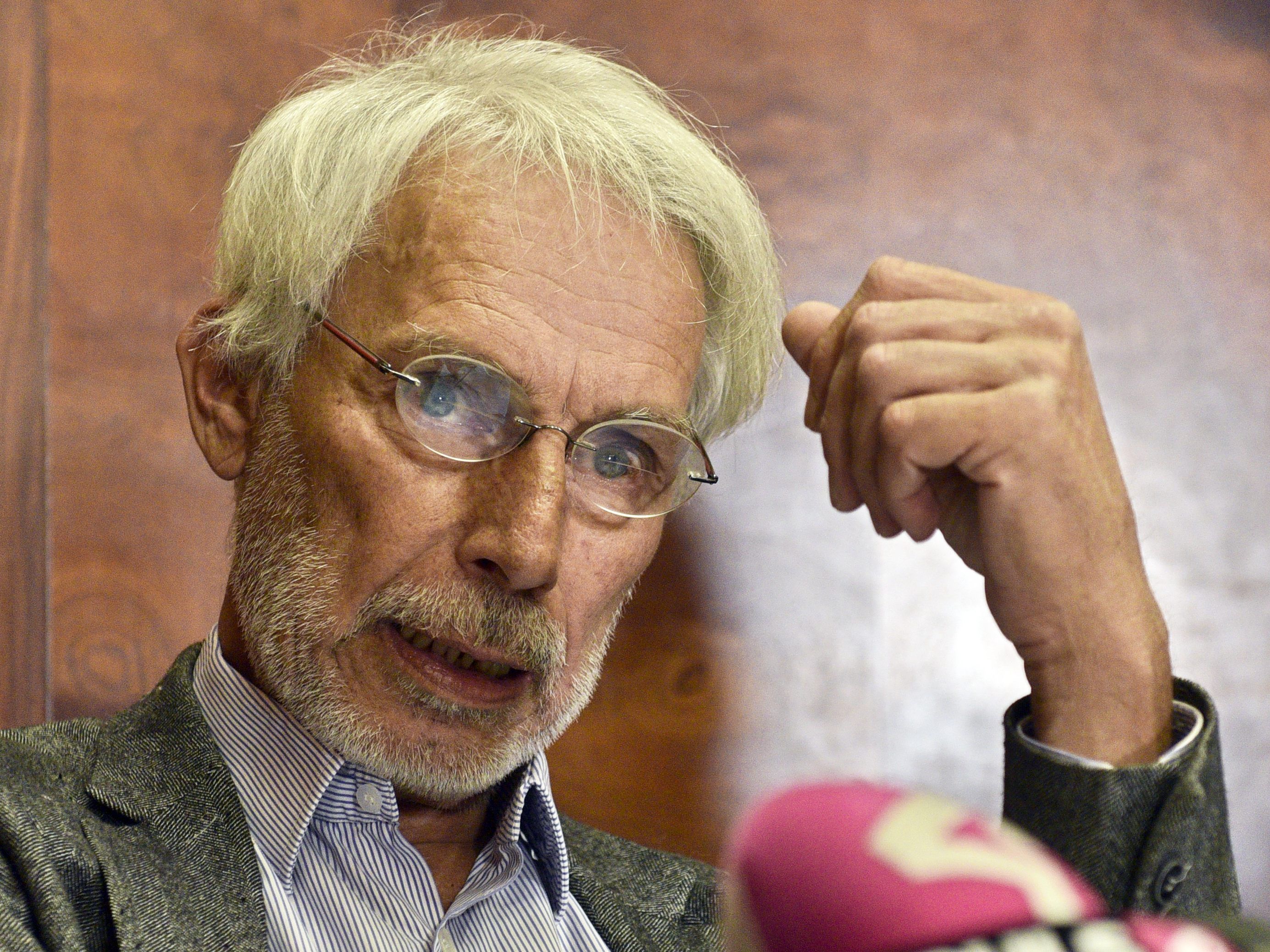 Heinz Patzelt, Geschäftsführer von amnesty international (ai), kritisierte das Vorgehen der Polizei