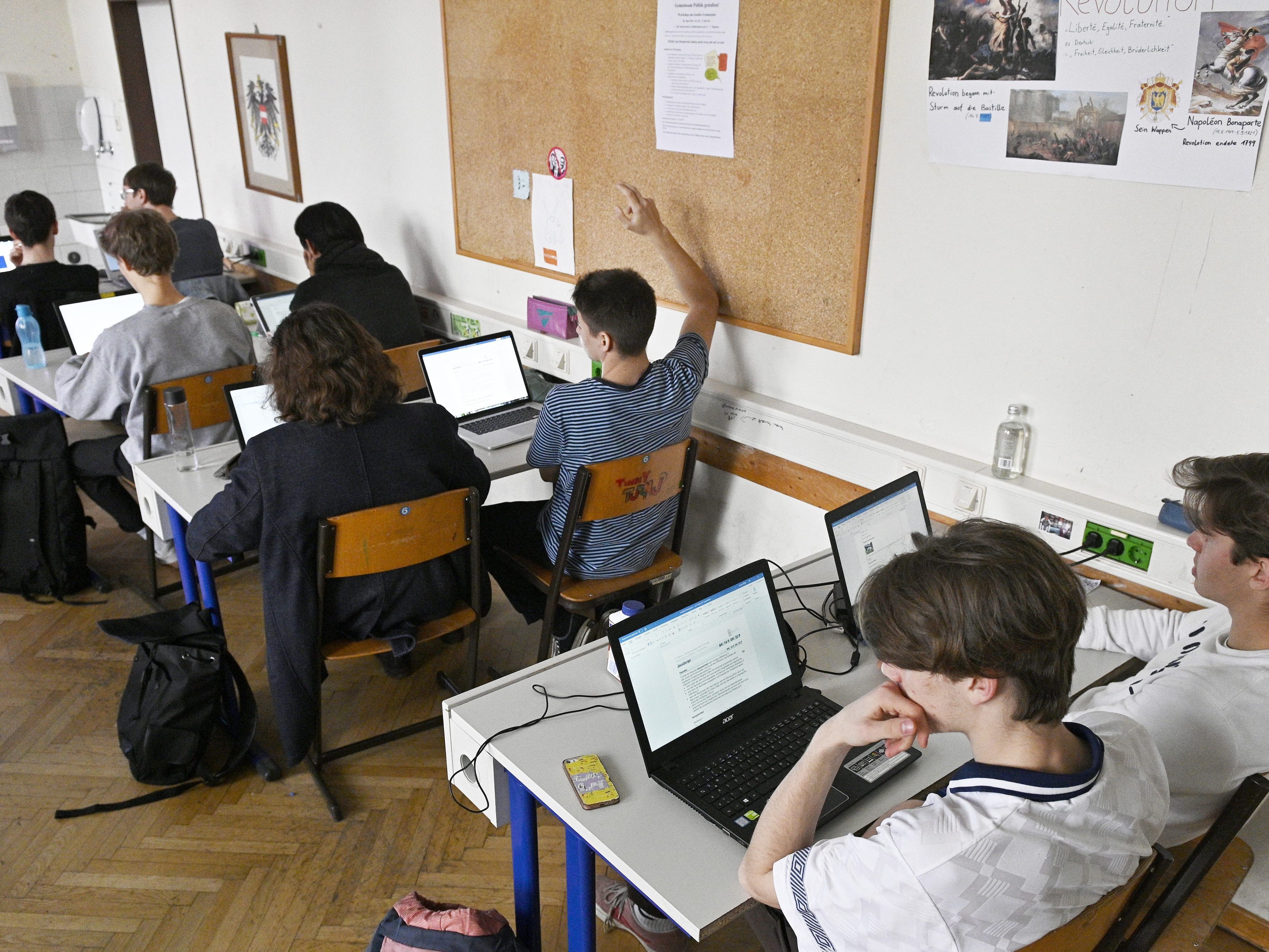 Alle Wiener Pflichtschulen werden in den nächsten drei Jahren mit WLAN ausgestattet.