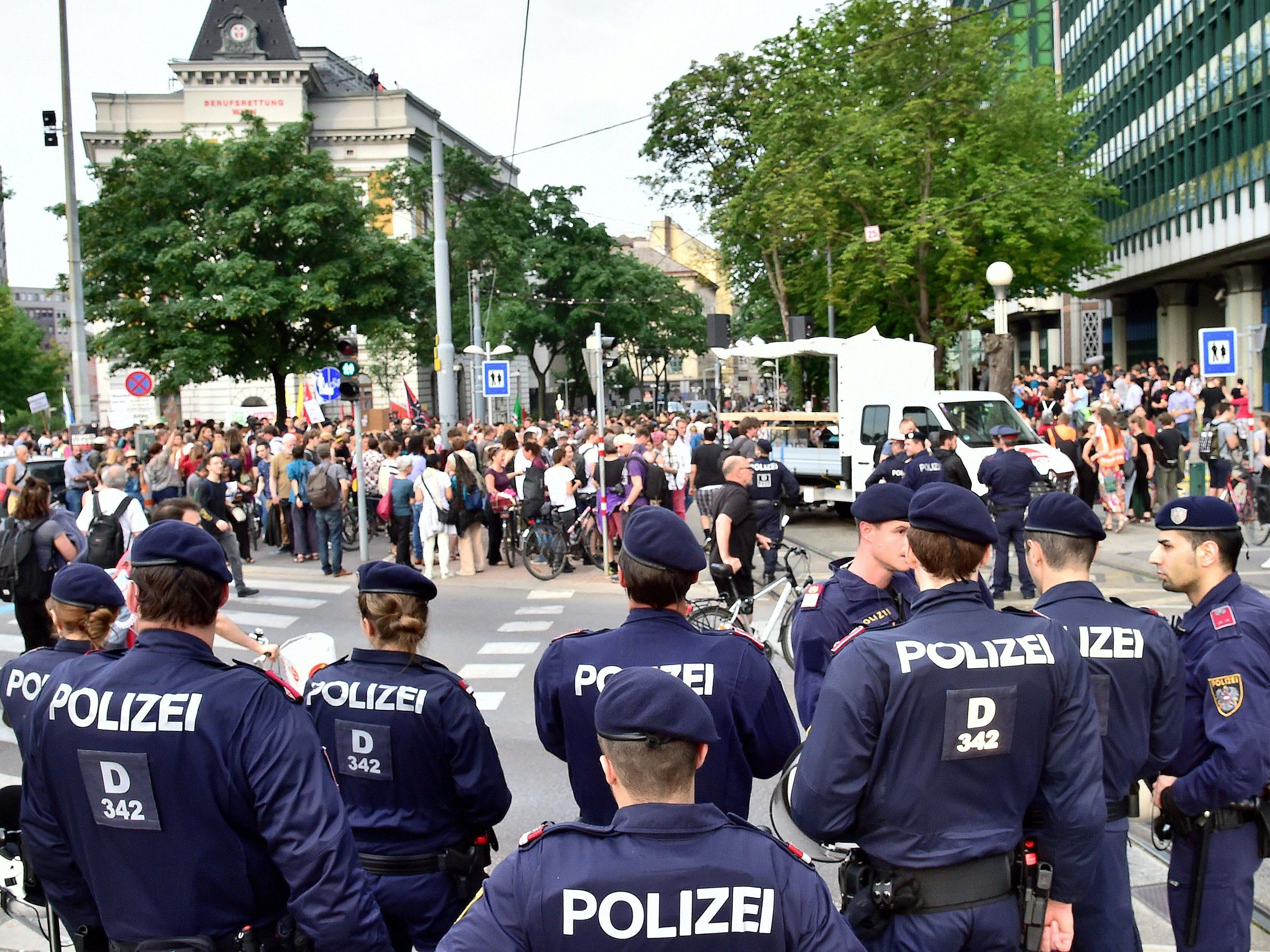 Am Donnerstag zog eine Demo gegen Polizeigewalt durch Wien.