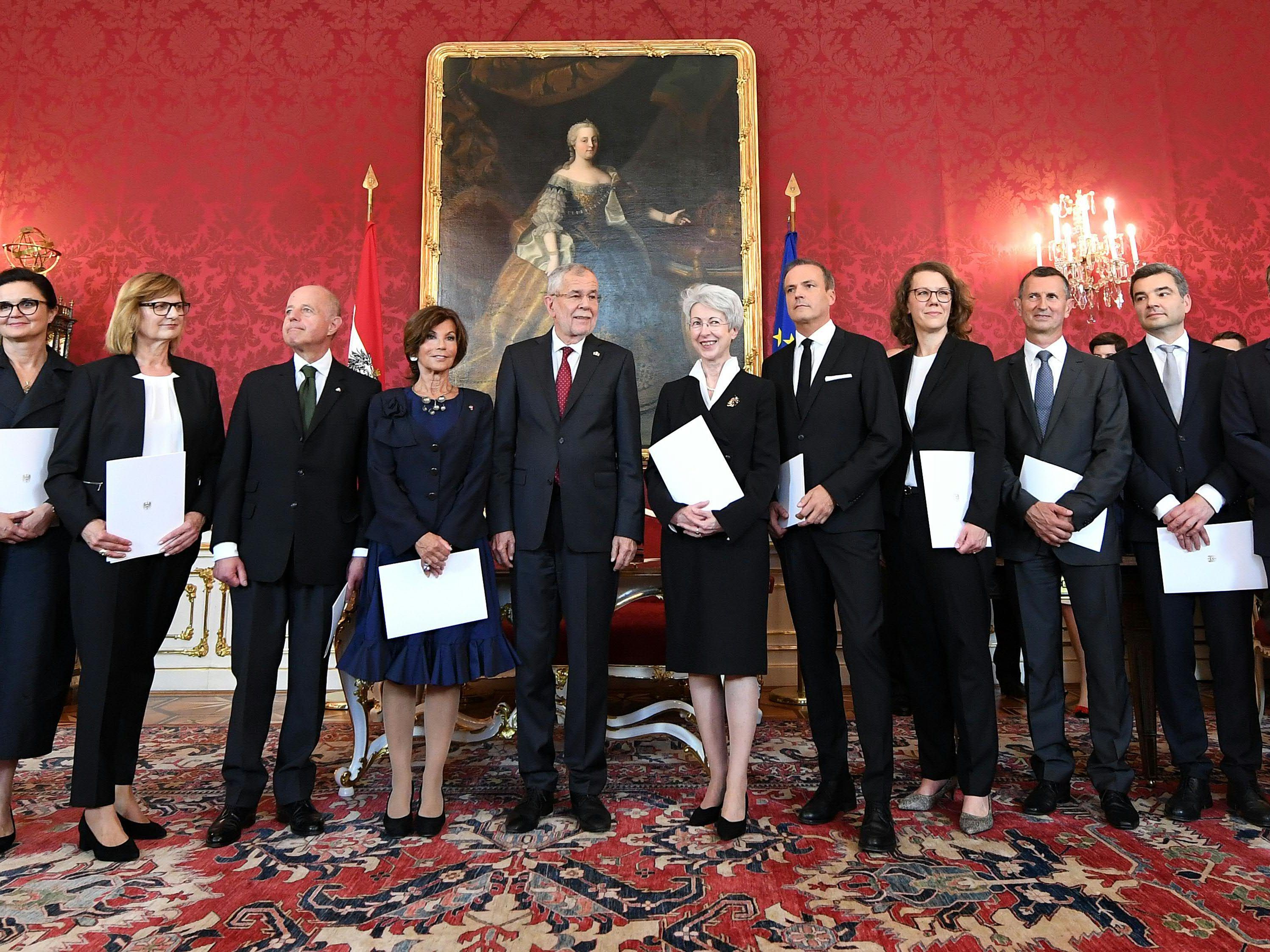 Bundeskanzlerin Bierlein legt "Grundregeln" für die Minister fest. Bundeskanzlerin Bierlein legt "Grundregeln" für die Minister fest.