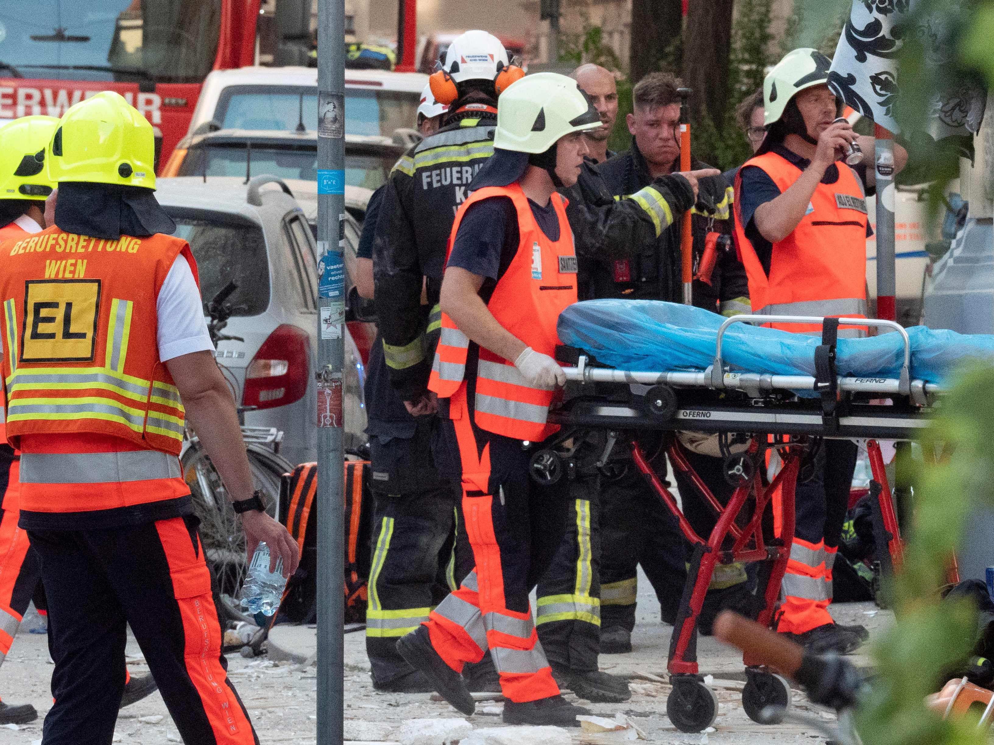 Die Suche nach Vermissten geht weiter.