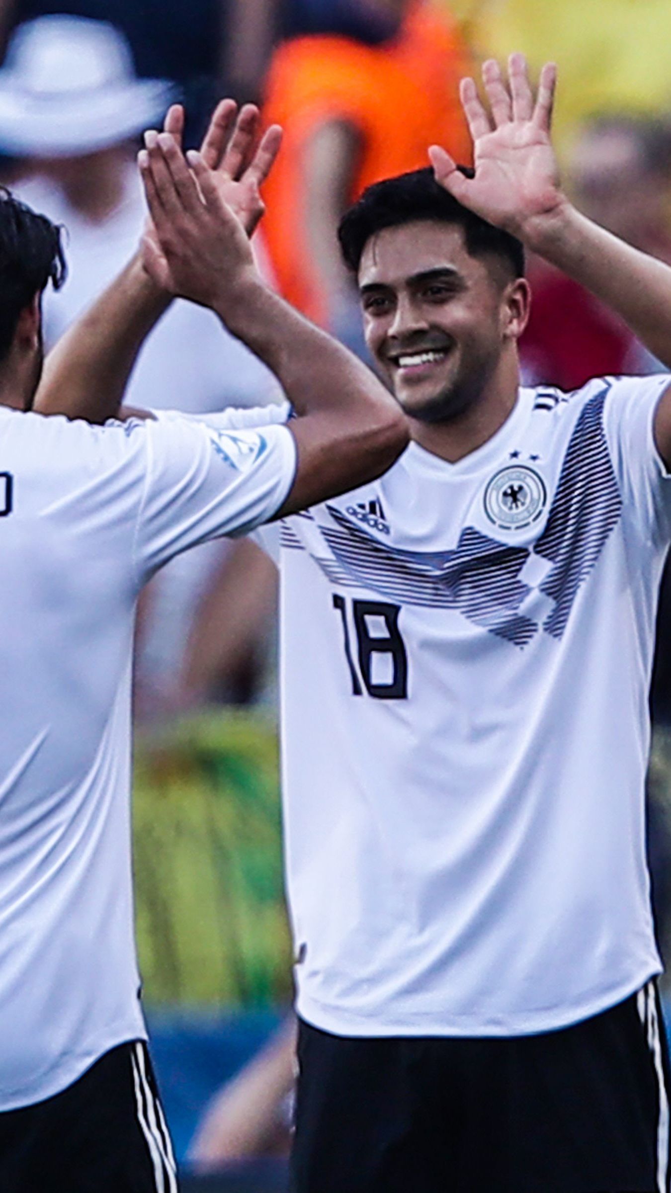 Amiri (r.) erzielte den ersten und den vierten Treffer gegen Rumänien.