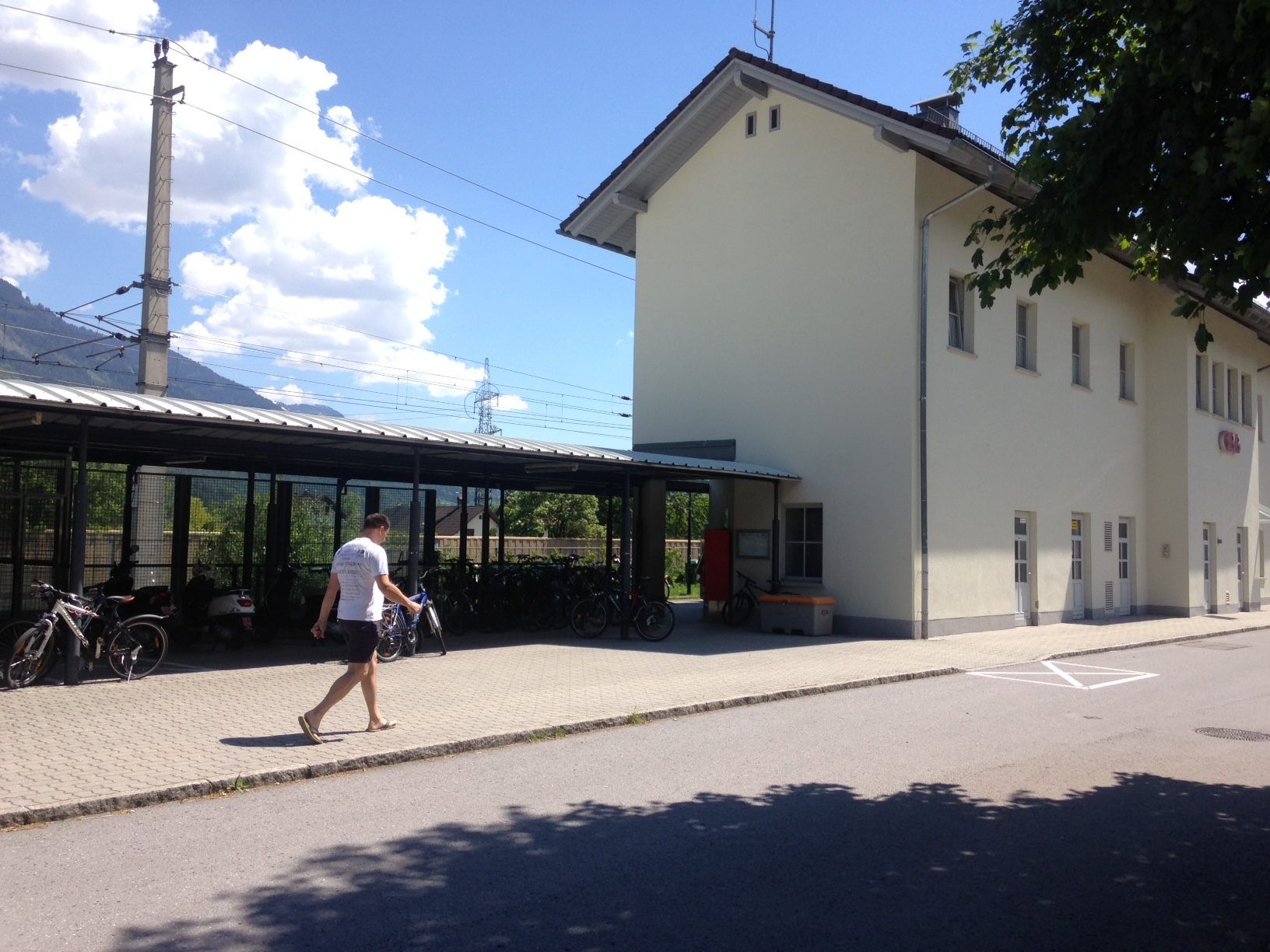 Der Nenzinger Bahnhof ist nicht barrierefrei – das soll sich ändern.