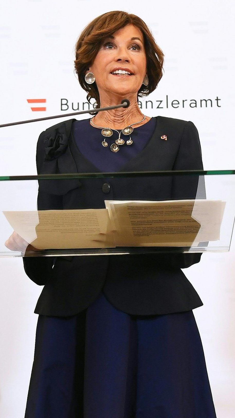 Das erste Statement der neuen Bundeskanzlerin Brigitte Bierlein.