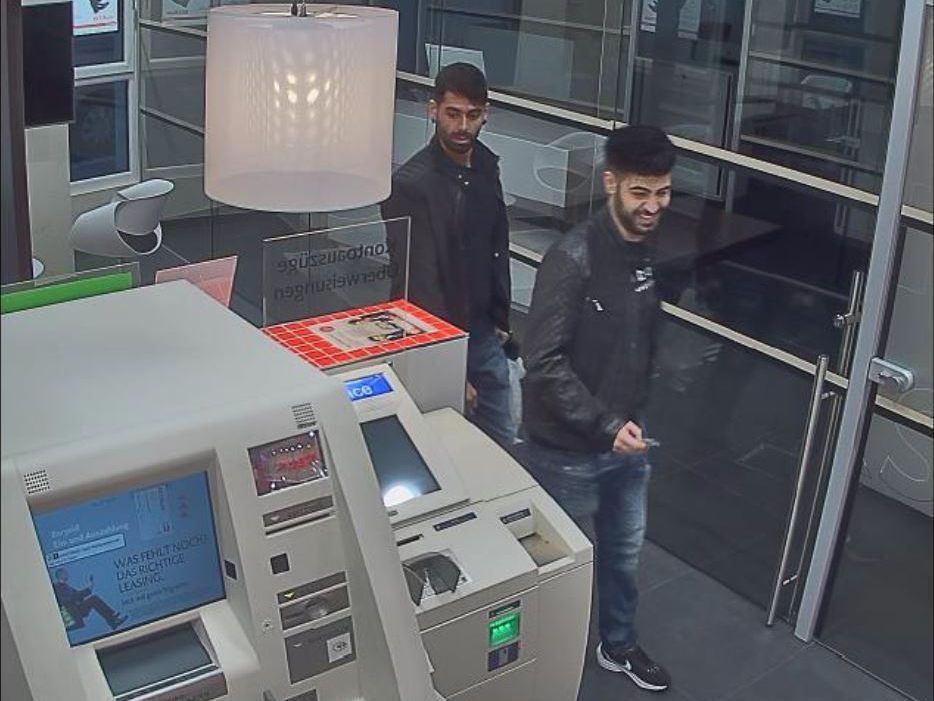 Die Polizei bittet um Hinweise zu den Tatverdächtigen. Die Polizei bittet um Hinweise zu den Tatverdächtigen.
