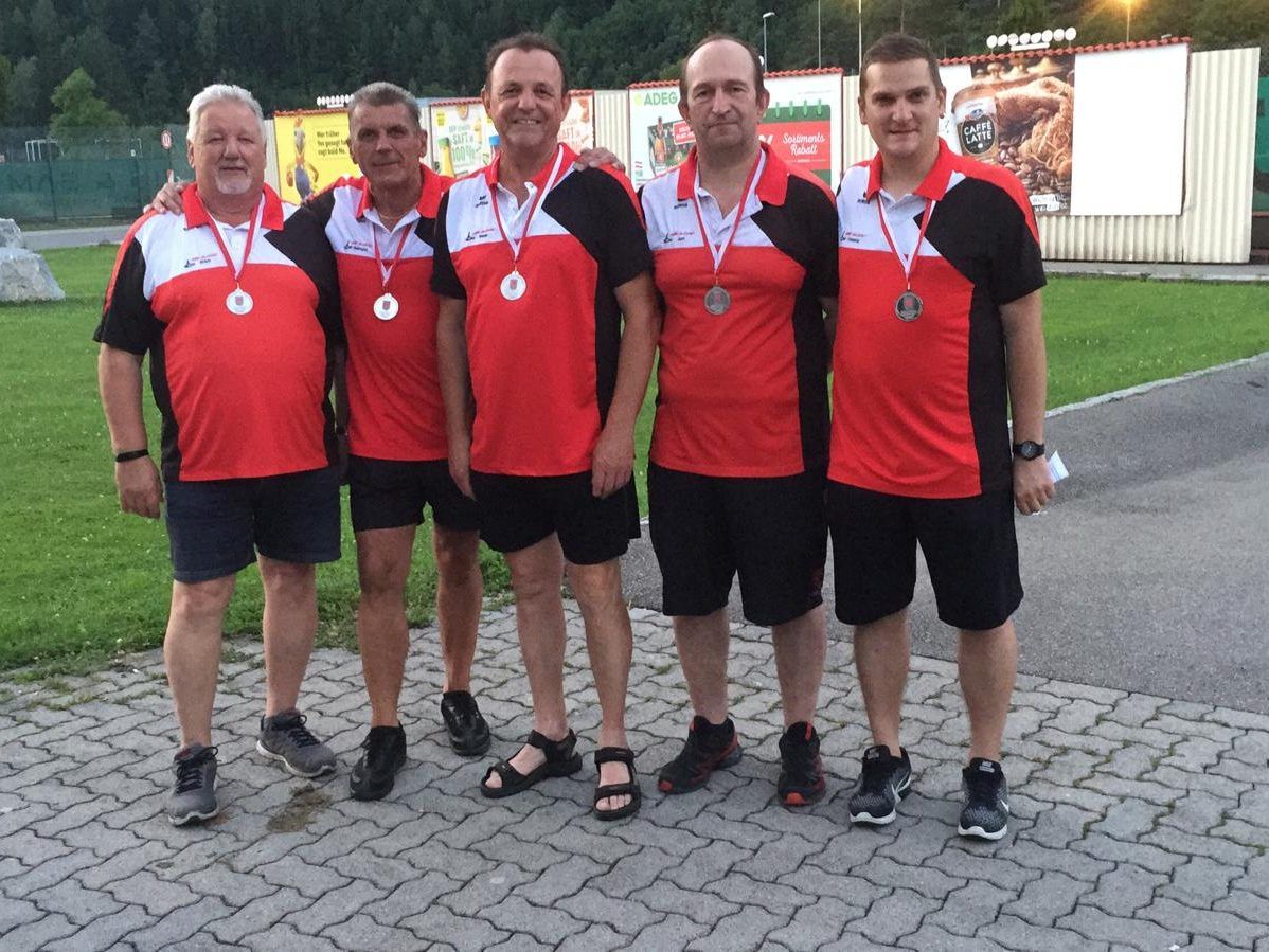 v.l.n.r.: Erich Matthä, Raimund Walch, Obmann Josef Gruber, Jürgen Juriatti, Sportwart Vinzenz Zech v.l.n.r.: Erich Matthä, Raimund Walch, Obmann Josef Gruber, Jürgen Juriatti, Sportwart Vinzenz Zech