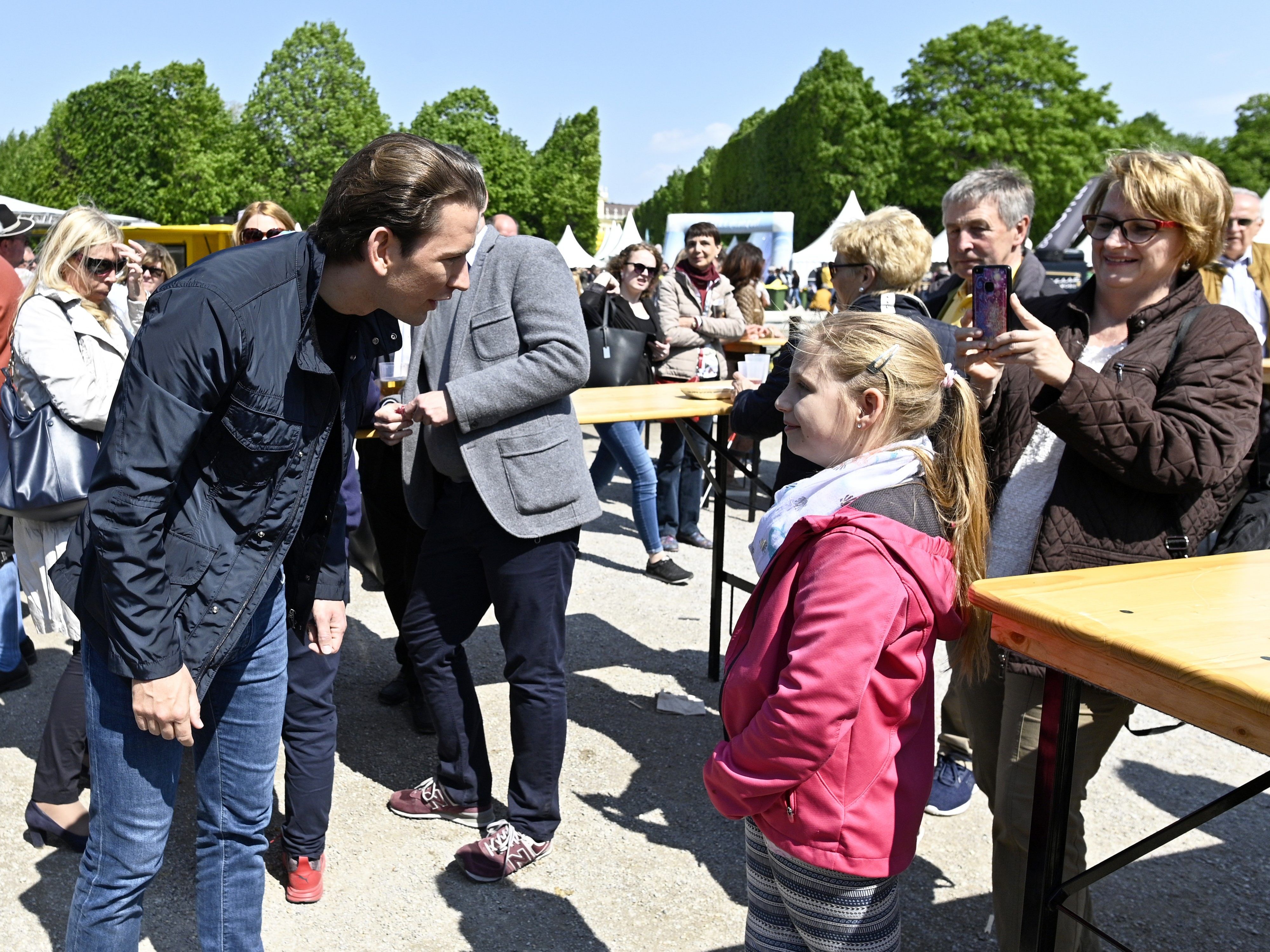 Beim Kurz-Familienfest wurde tief in die Steuergeldtasche gegriffen. Beim Kurz-Familienfest wurde tief in die Steuergeldtasche gegriffen.