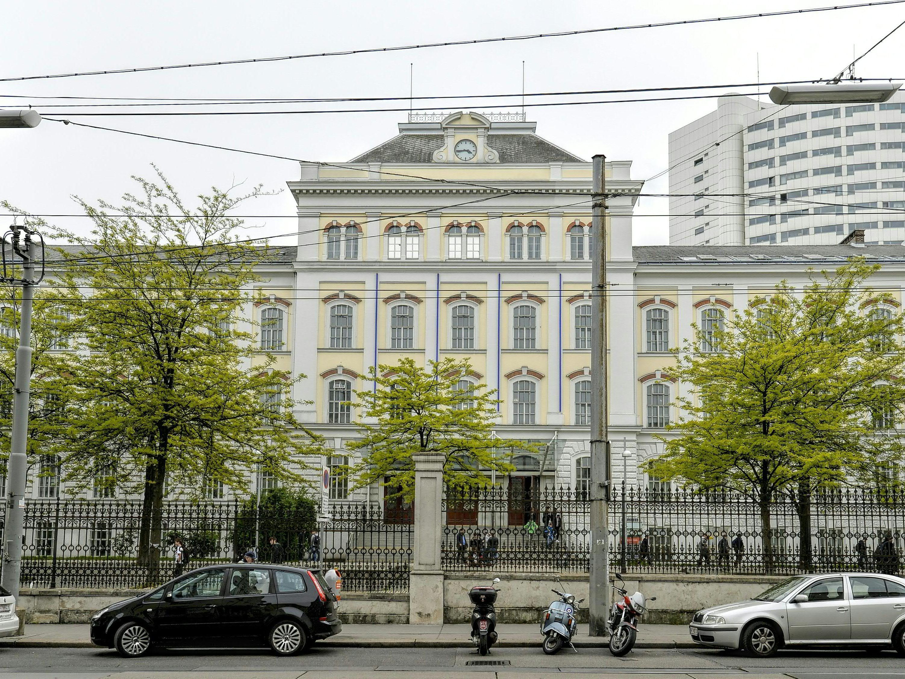 Für vier Schüler und einen Pädagogen ist die Zeit an der HTL in Ottakring vorbei.