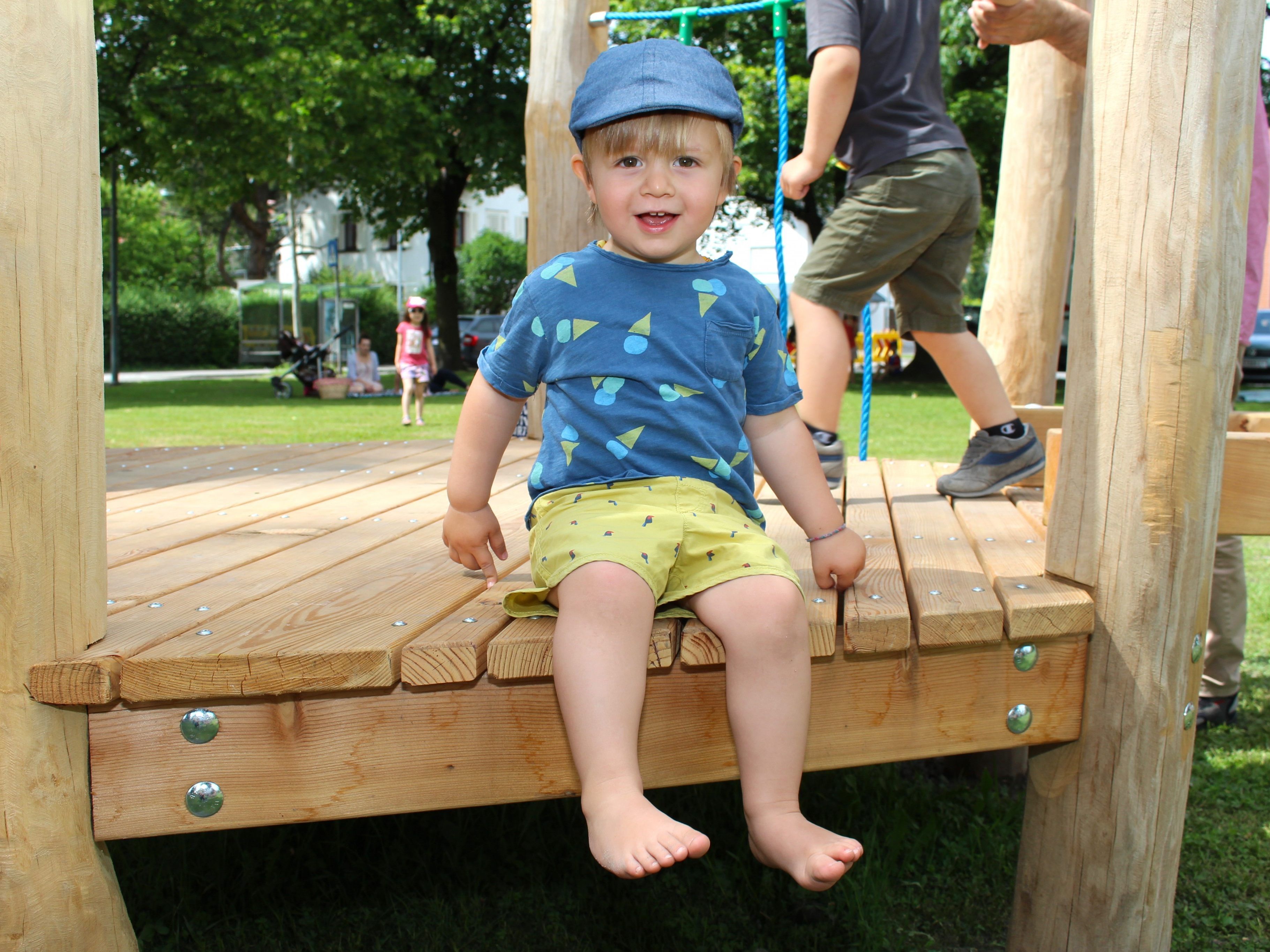 Voll begeistert vom neuen Spielplatz war der kleine Eliah. Voll begeistert vom neuen Spielplatz war der kleine Eliah.