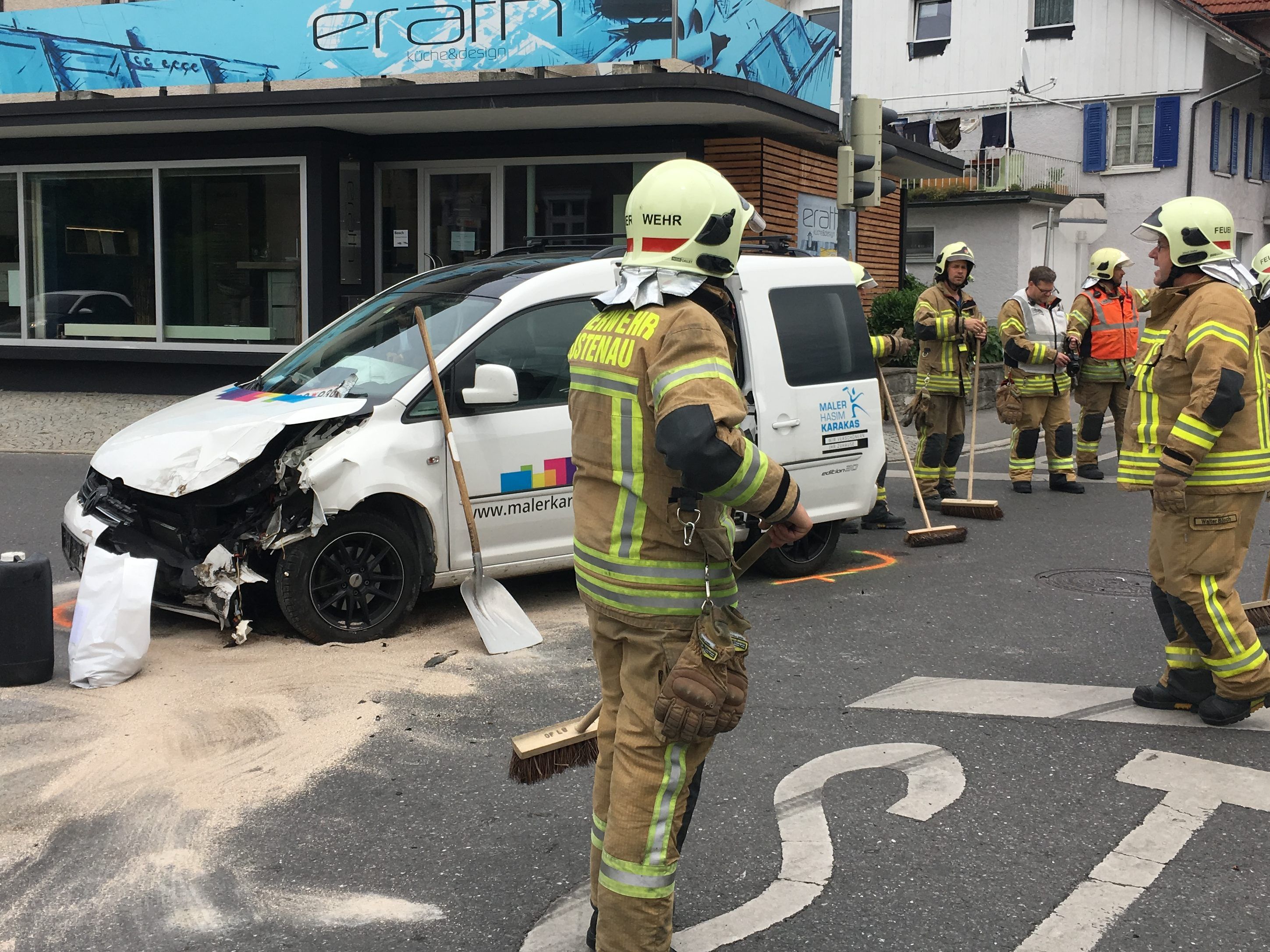 Die Feuerwehr musste die Kreuzung in Lustenau sperren. Die Feuerwehr musste die Kreuzung in Lustenau sperren.