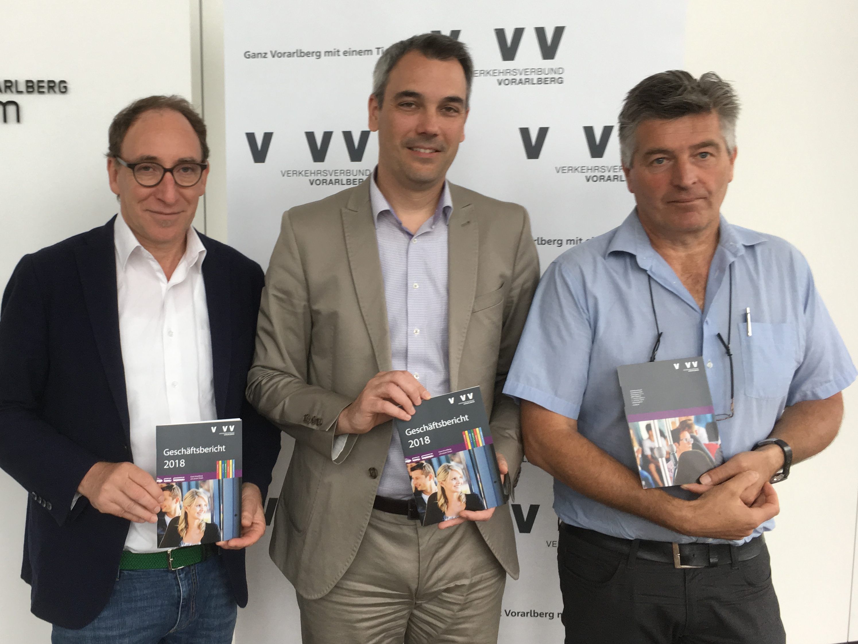 VVV-Jahreskarten-Verkauf steigt doppelt so stark wie Fahrscheine allgemein