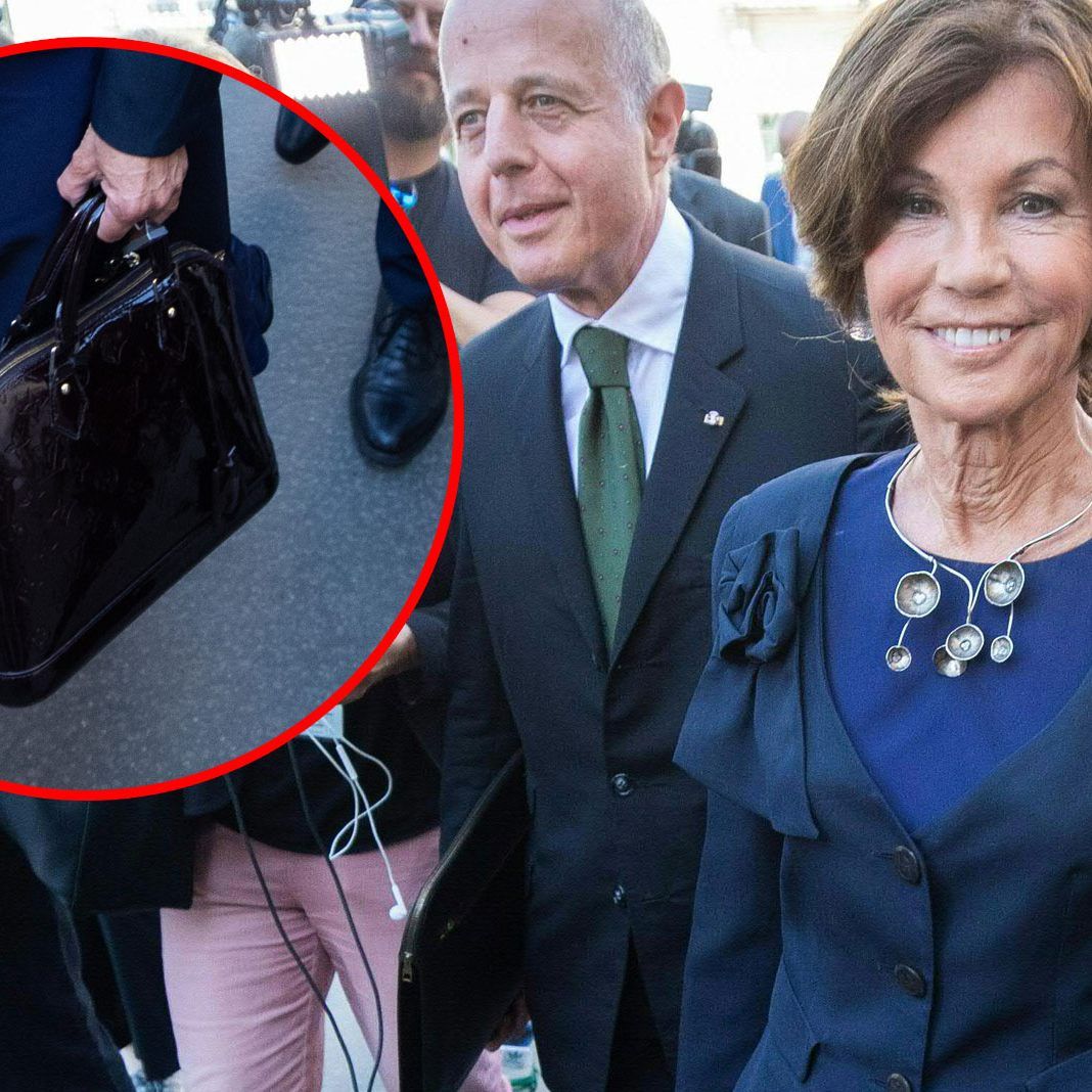 Kanzlerin Brigitte Bierlein präsentiert sich modebwusst und stilsicher mit Louis-Vuitton-Tasche.