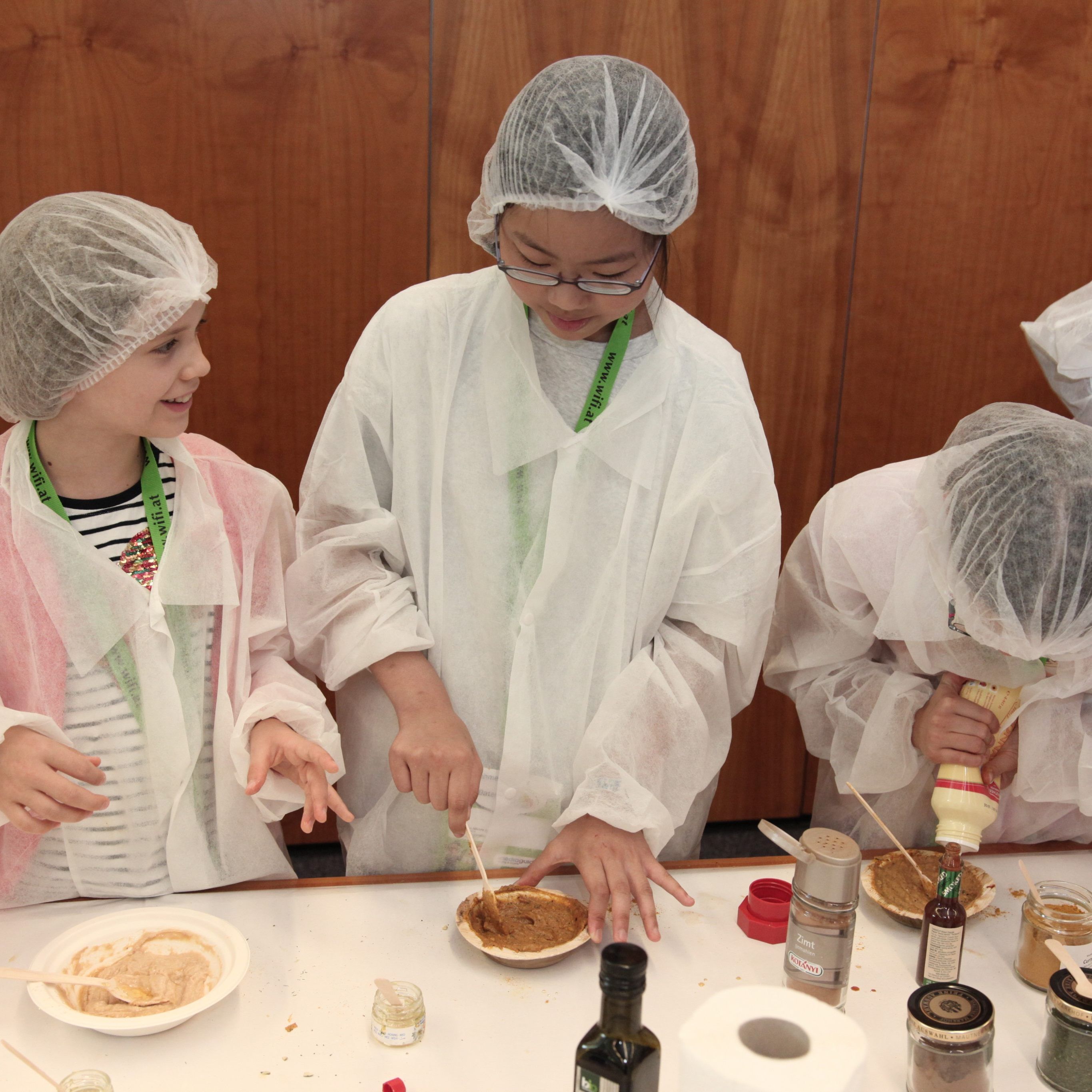 Bei der Business Week kommen Kinder auf Tuchfühlung mit verschiedenen Wirtschaftsbetrieben.
