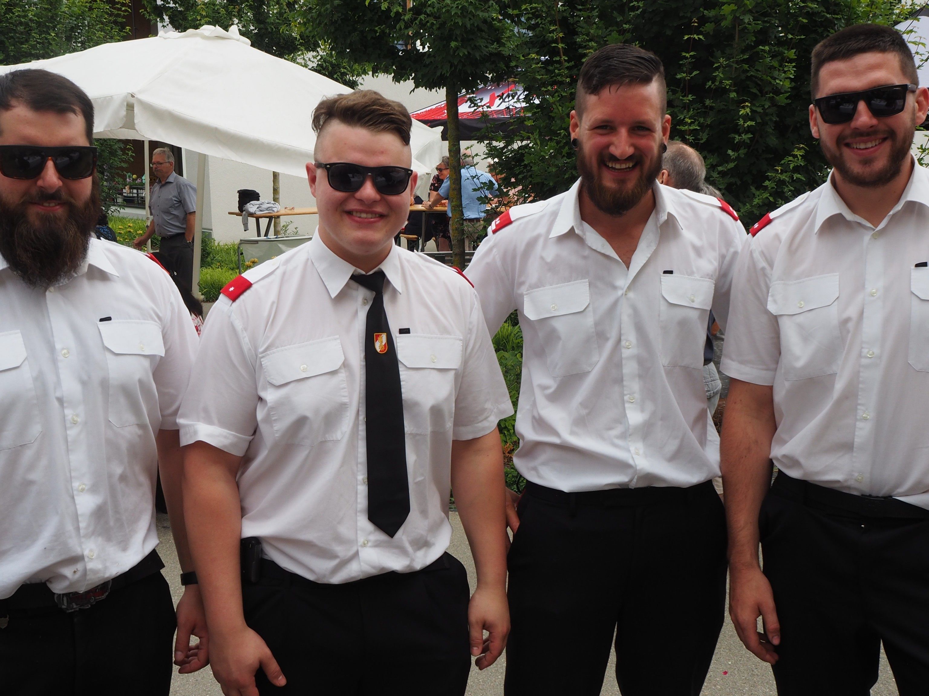 Viele Vereine veranstalteten gemeinsam einen Fronleichnamsfrühschoppen beim Haus der Generationen